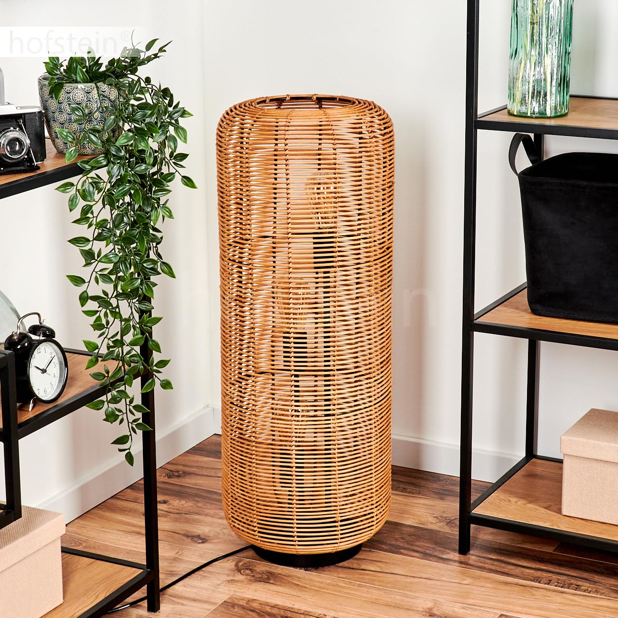 Stehleuchte Mulstrand, moderne Stehlampe aus Metall/Rattan in Schwarz/Natur, Leuchte im Boho-Design mit Schirm in Gitter-Optik, An-/Ausschalter am Kabel und Lichteffekt, 3 x E27, ohne Leuchtmittel