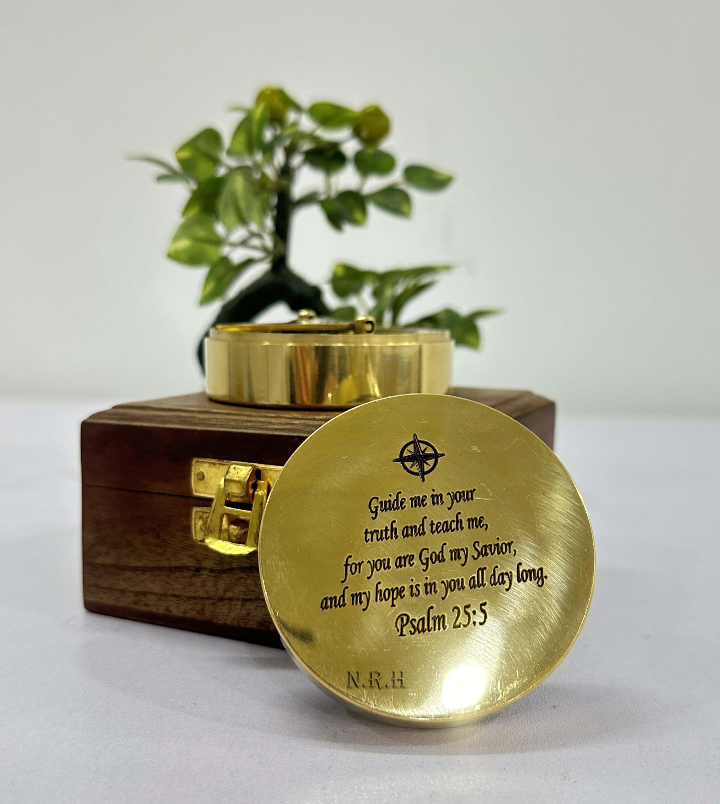 Brújula grabada con caja de madera marrón con texto en inglés «Your Teacher For Teachers Day Working Direction»