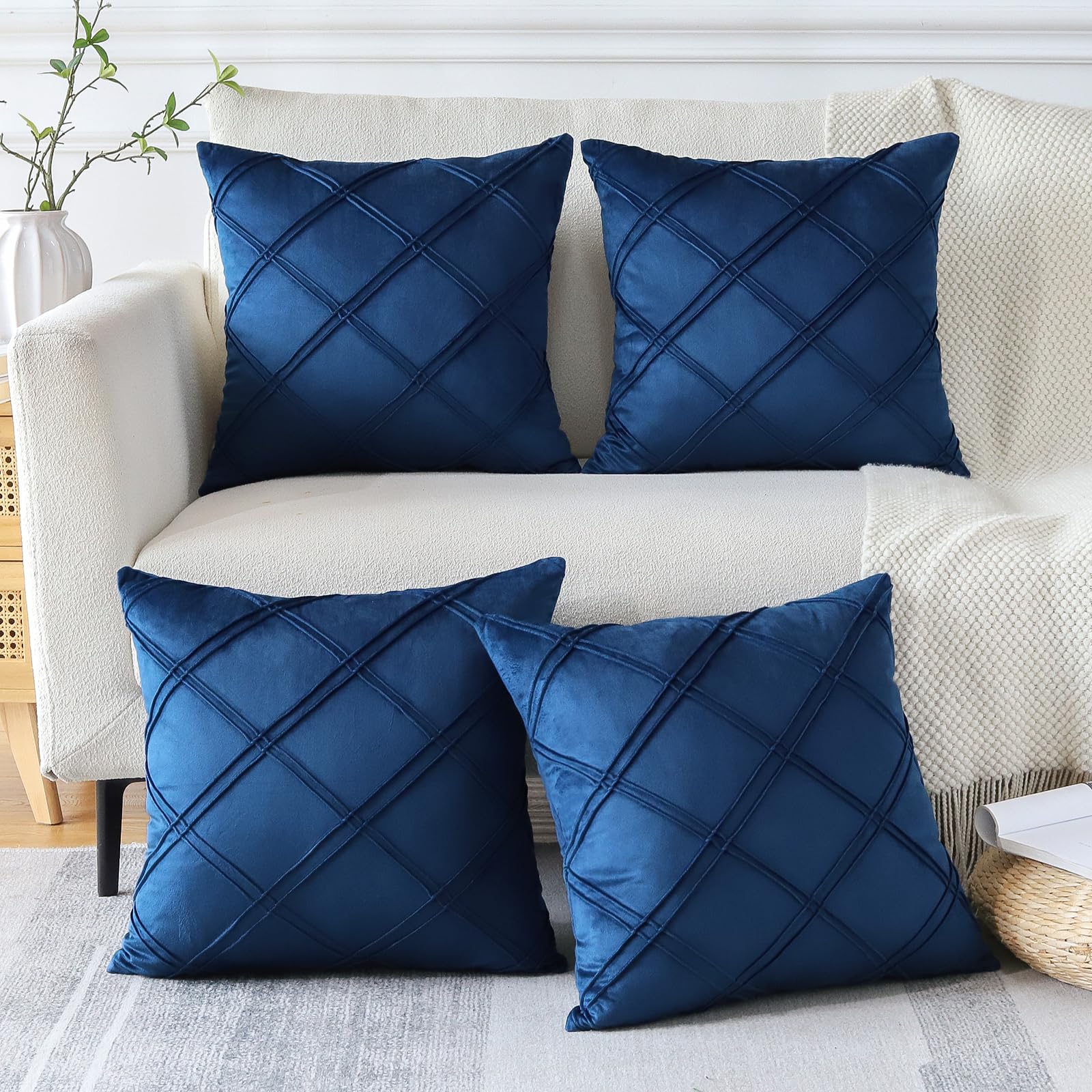 Sungeek Set of 4 Soft Velvet Decorative Cushion Covers Diamond Pattern Pillow Covers with Invisible Zipper Square Throw Pillow Cases for Sofa Car Patio Bedroom Living Room (45x45 cm, Navy Blue)