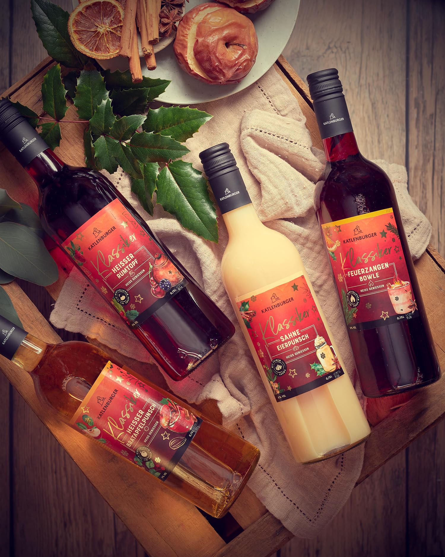 KATLENBURGER - Heißer Bratapfelpunsch | Fruchtpunsch aus Fruchtwein, Apfelsaft, winterlichen Gewürzen und Marzipanaroma. Nicht nur in der Winterzeit ein heißer Klassiker. Inhalt: 6x 750ml und 9% vol.