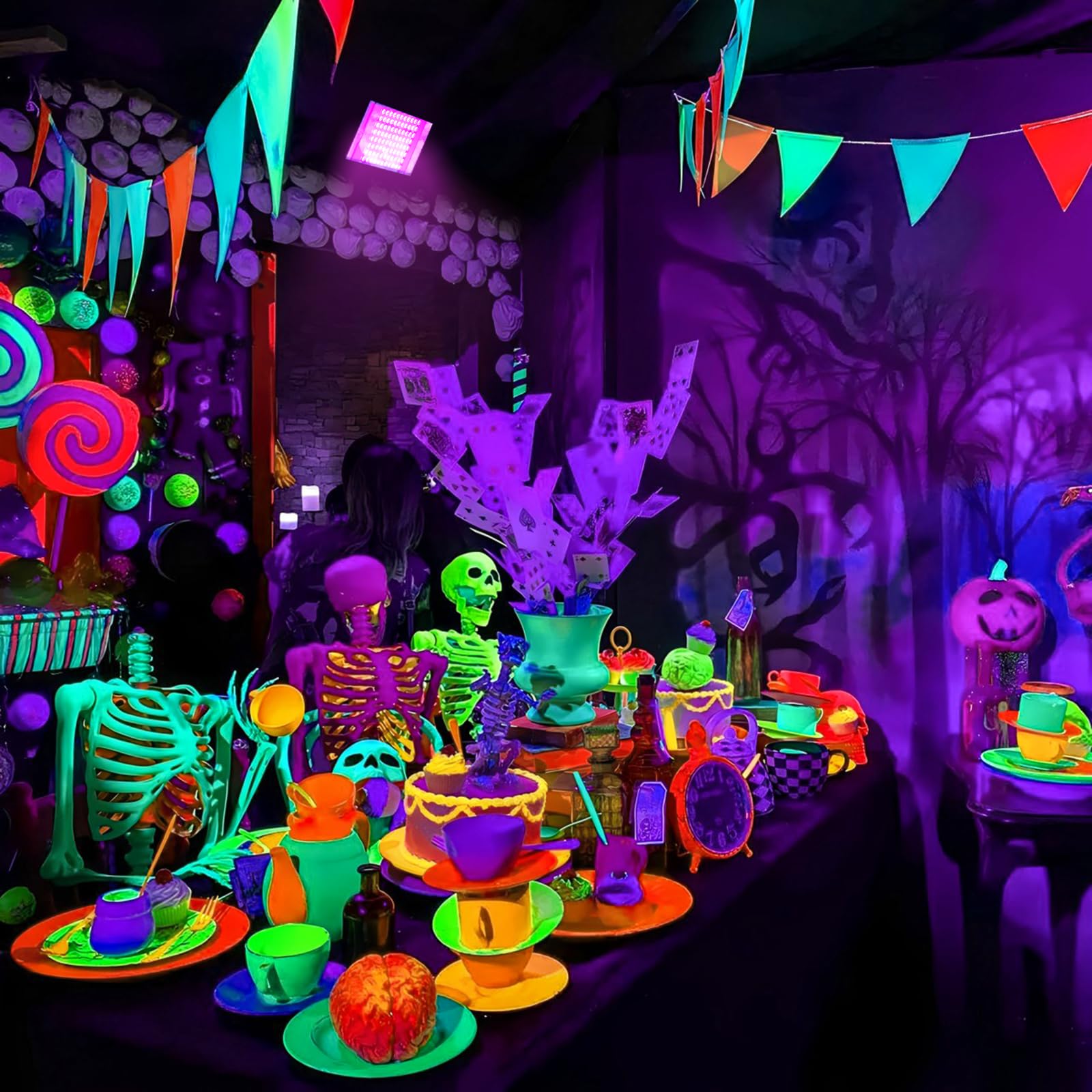 GKT 100W Projecteur Lumiere Noire, Lumiere UV, Etanche IP66, Lumière Noire avec Prise, Pour Halloween, Noël, Body Painting, Affiche Fluorescente, Soirées à la Lumière Noire