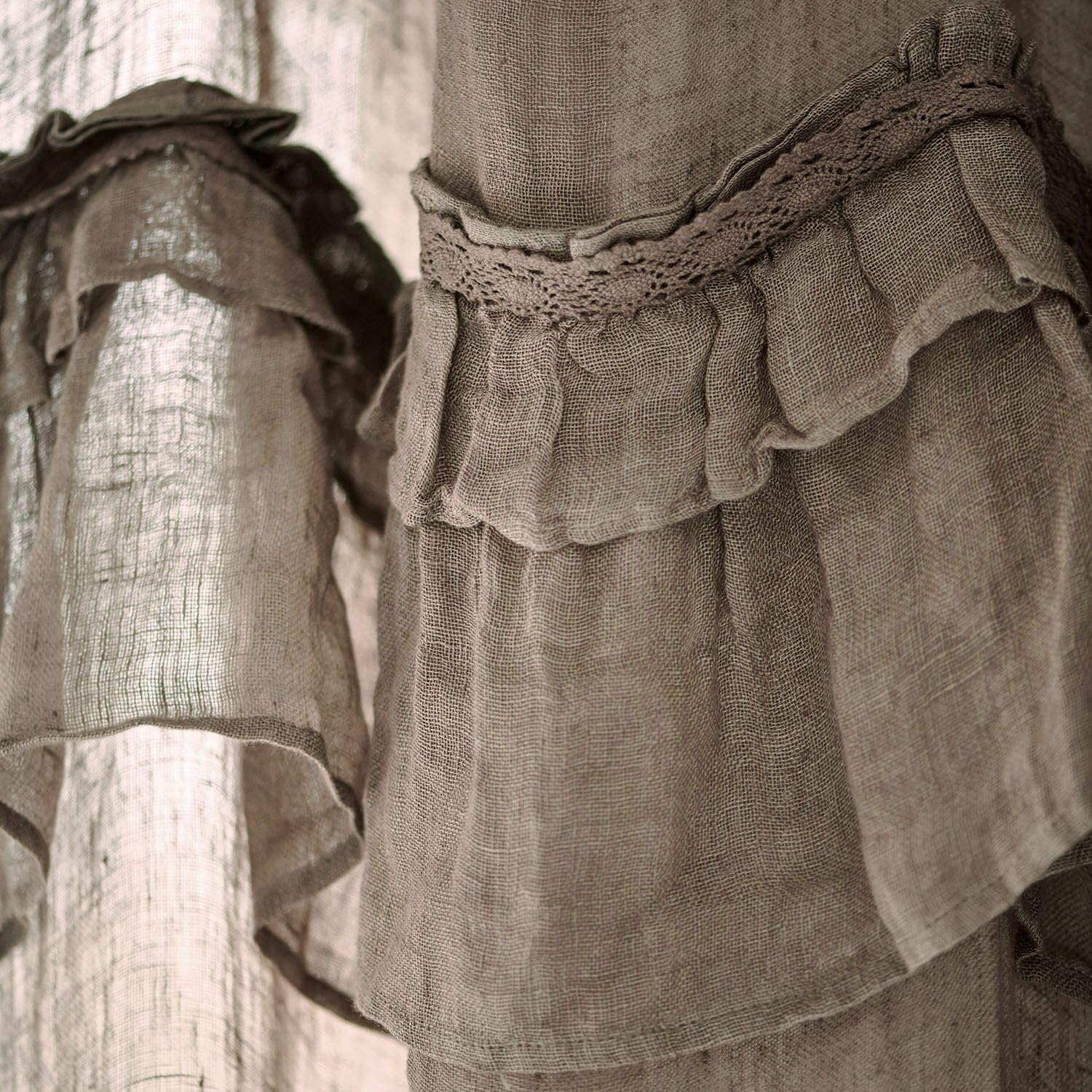 Loberon Gardine Tousia, romantischer Stil, mit Volants & Spitze, leicht lichtdurchlässig, Sichtschutz, Vorhang, Wohntextilien, Leinen, Baumwolle, braun