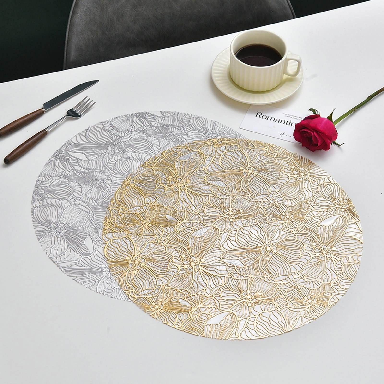 6 Set de Table Vintage 38cm, sous Assiette Noel Motif Rond à Fleurs PVC Or pour Table Cuisine ou Salon