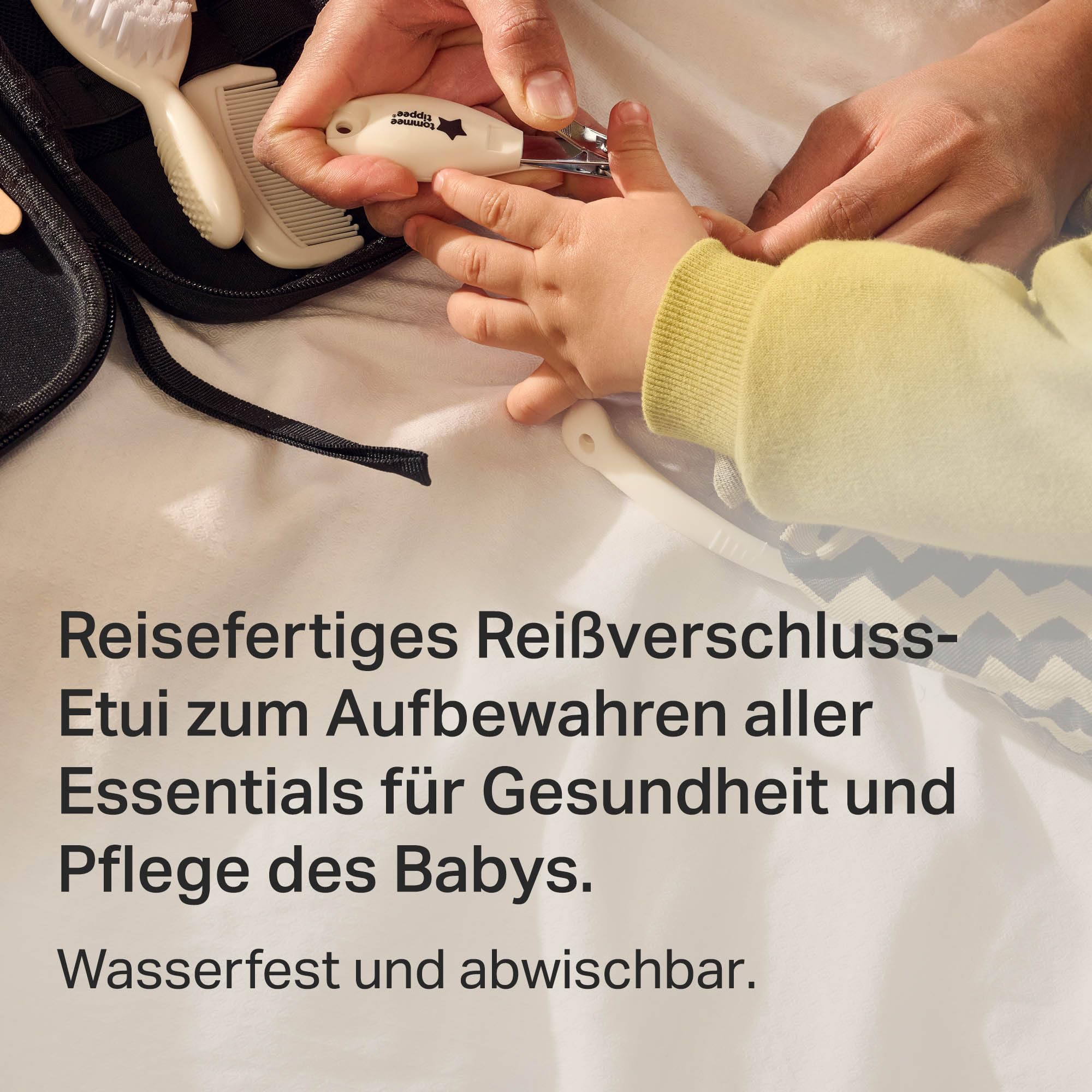 Tommee Tippee Baby-Pflegeset, 9x Essentielle Pflegeartikel für Neugeborene für zu Hause und Unterwegs, abwischbares und wasserdichtes Reiseetui (Design kann variiieren)