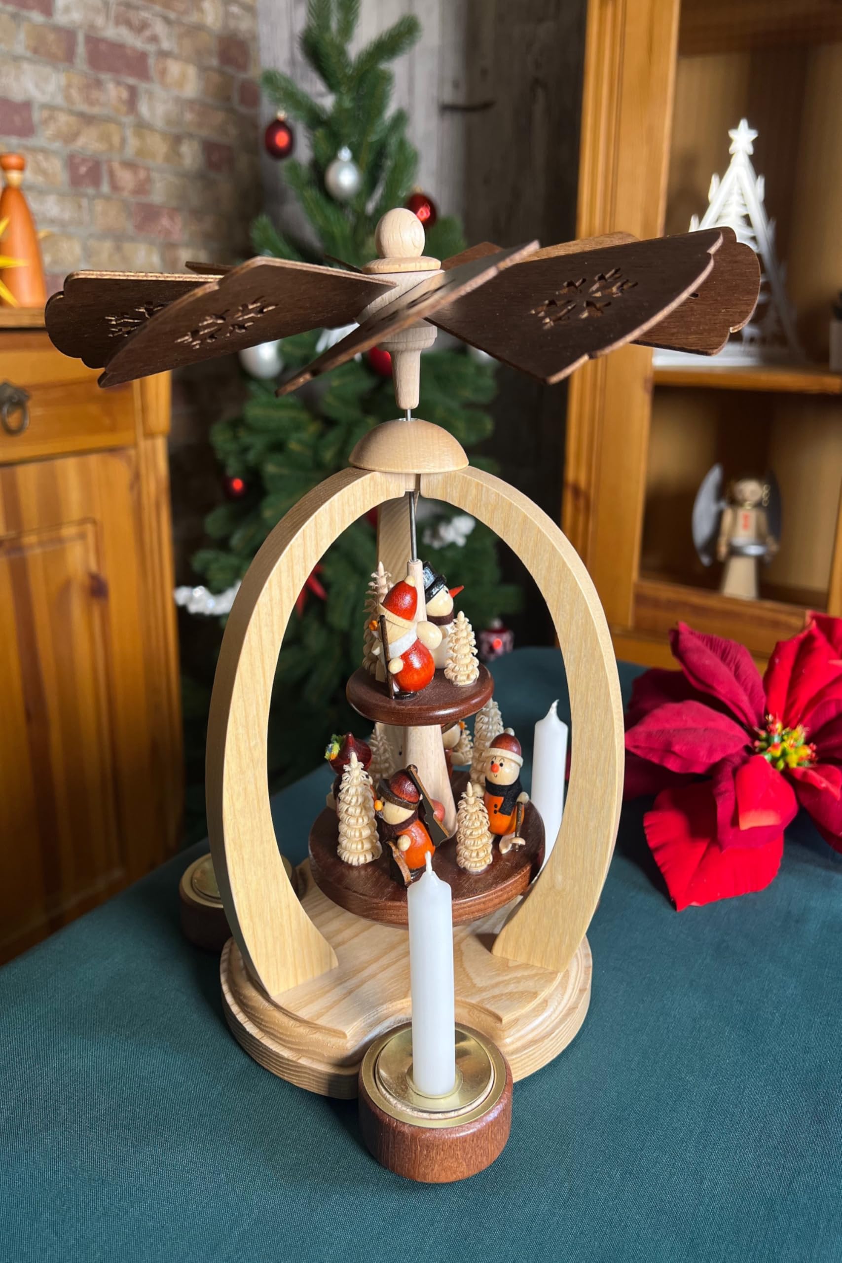 Erzgebirge Palast 2-stöckige Pyramide Waldleute zur Weihnachtszeit - Exklusiv - 26 cm