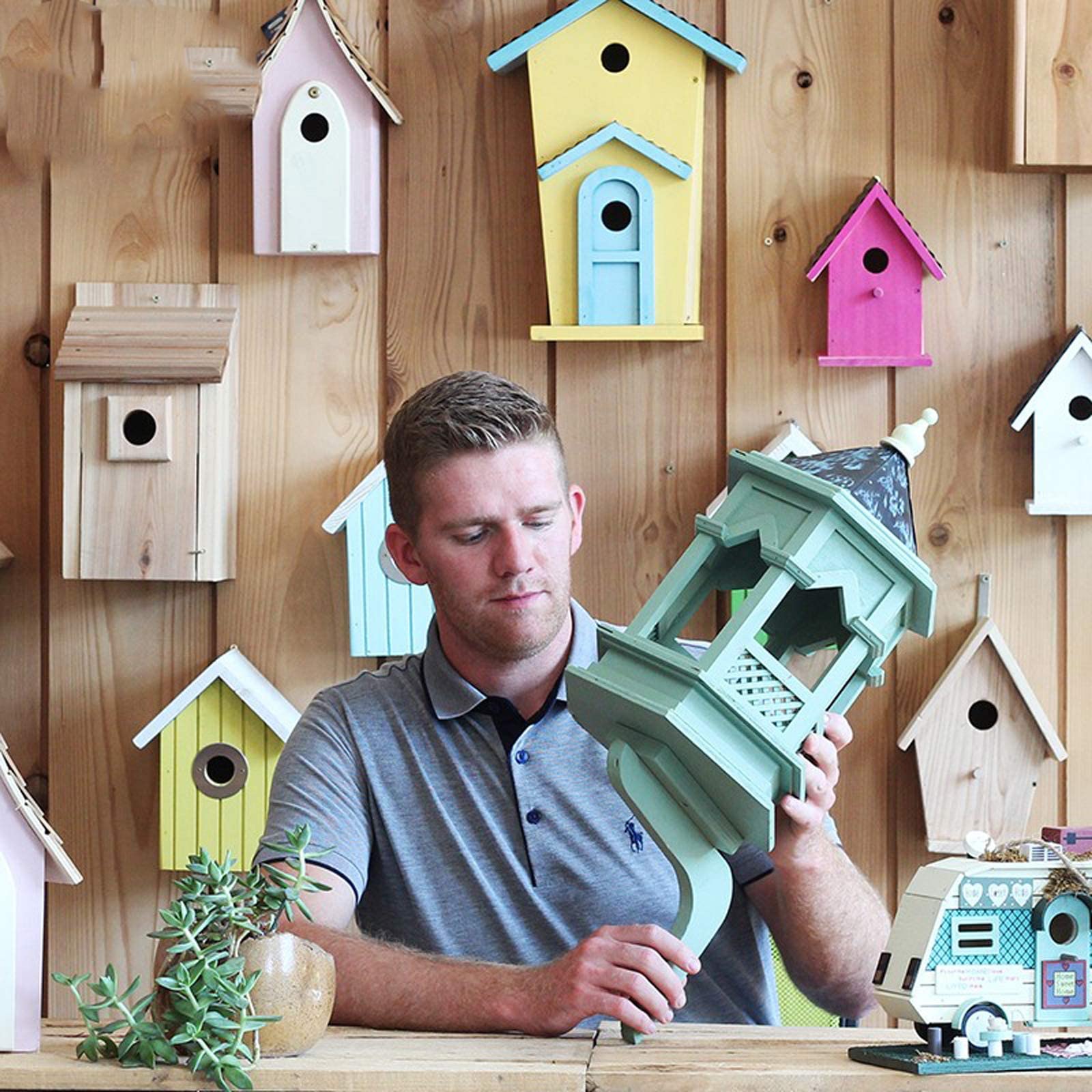 Colgante Casa gótica para pájaros, comedero para pájaros, Madera Maciza, Resistente a la Lluvia, casa para pájaros, decoración de Villa, casa de Familia Alimentación
