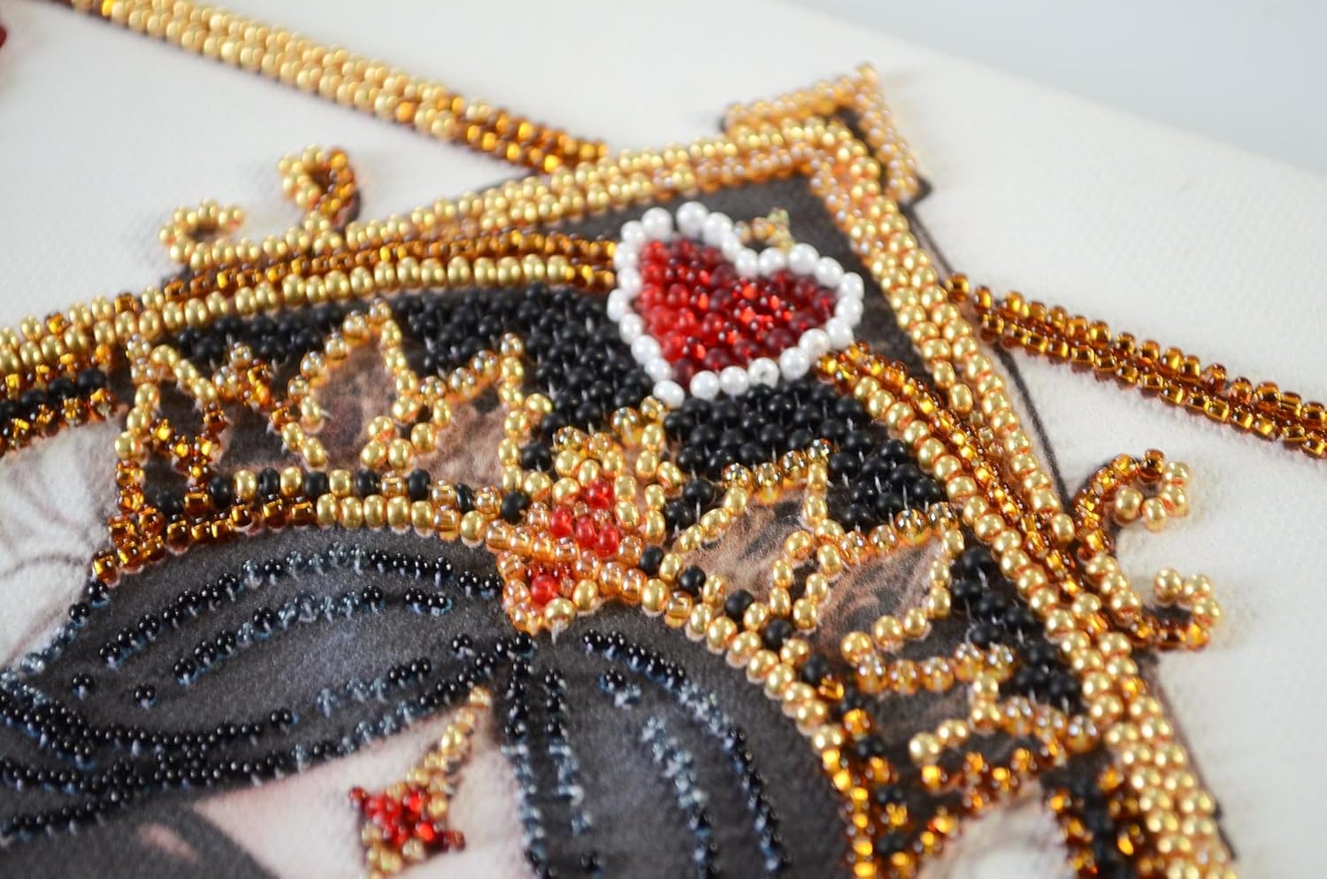Wizardi Bead Embroidery Kit - Queen of Hearts. Colorful Beads, Beading Needles. DIY Kit. Embroidery for Beginners. Home Decor. AB-940 Abris Art