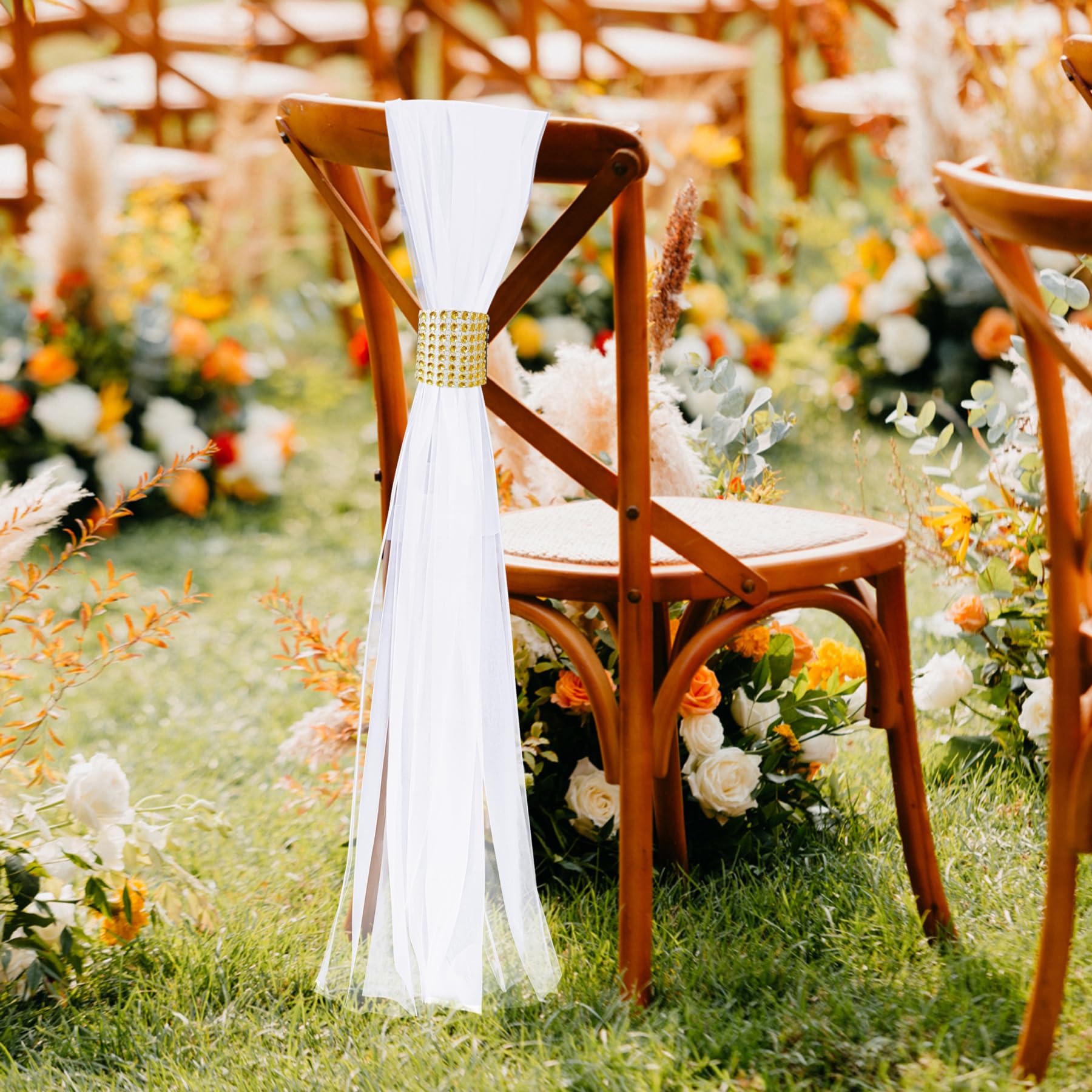 Große weiße Kirchenbögen aus Tüll für Hochzeit, Gang, Stuhl-Dekorationen mit goldener Umwicklung | 26 Stück erweiterte Kirchenbänke Dekor Gang Blumen Läufer für Hochzeiten Zeremonie Außendekorationen