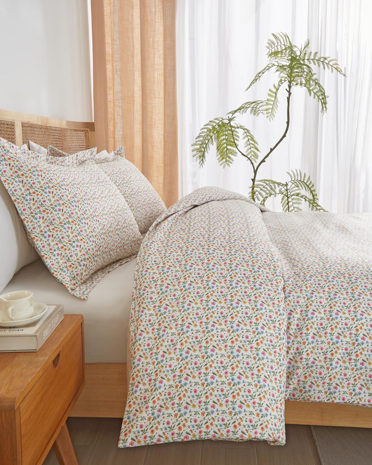 Duvet Cover Queen Size Set - Extra Soft Floral Duvet Cover 90 x 90 with 2 Pillow Shams - Comfy, Breathable Floral Bedding Set - Hotel Luxury & Fade Free with Zipper Closures and Ties - Spring Garden