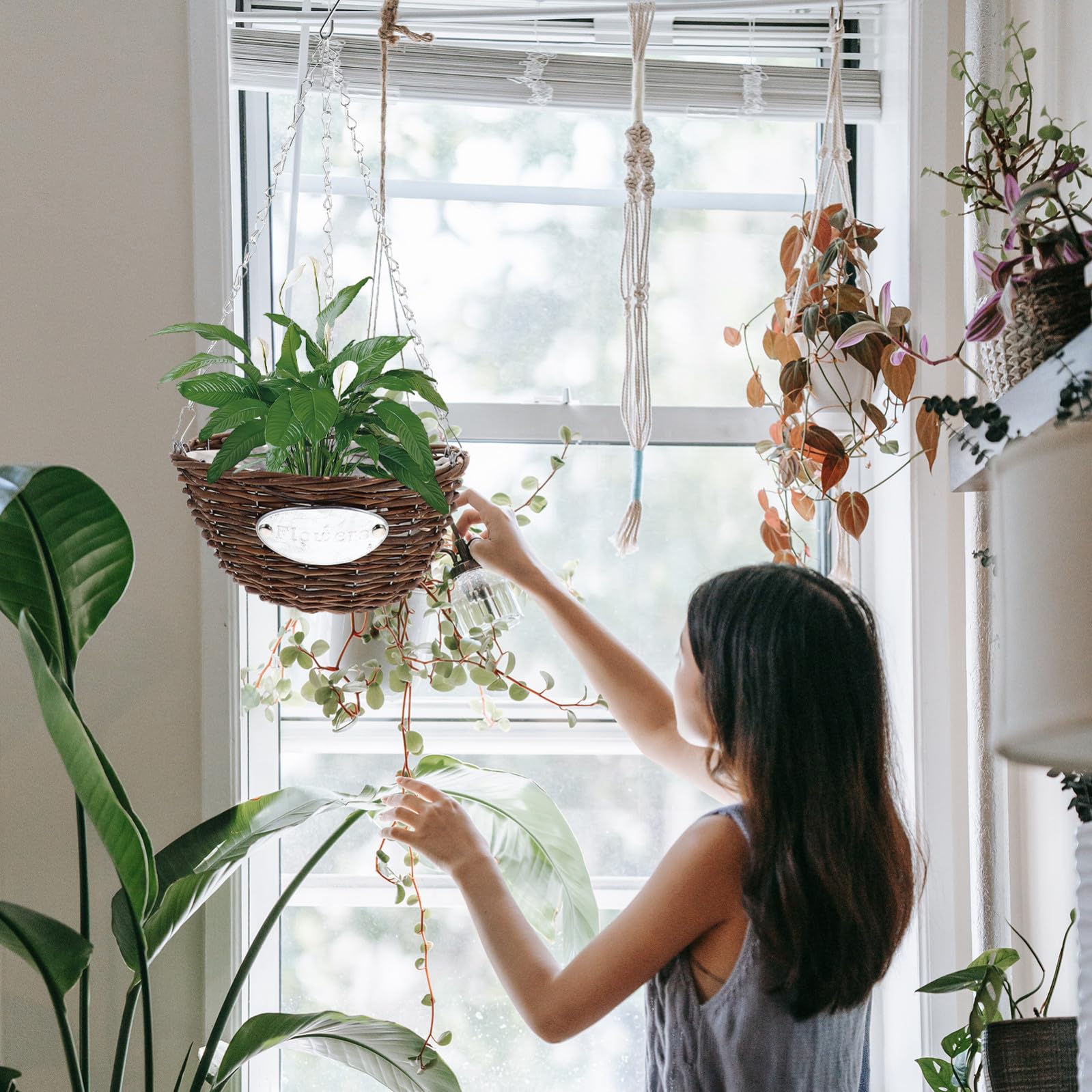 SOLUSTRE Fioriera Sospesa in Rattan e Metallo 2 Pezzi, Cesto Appeso Medio 25 Cm per Piante da Interno ed Esterno, Decorazione da Giardino per Casa, Balcone e Ufficio