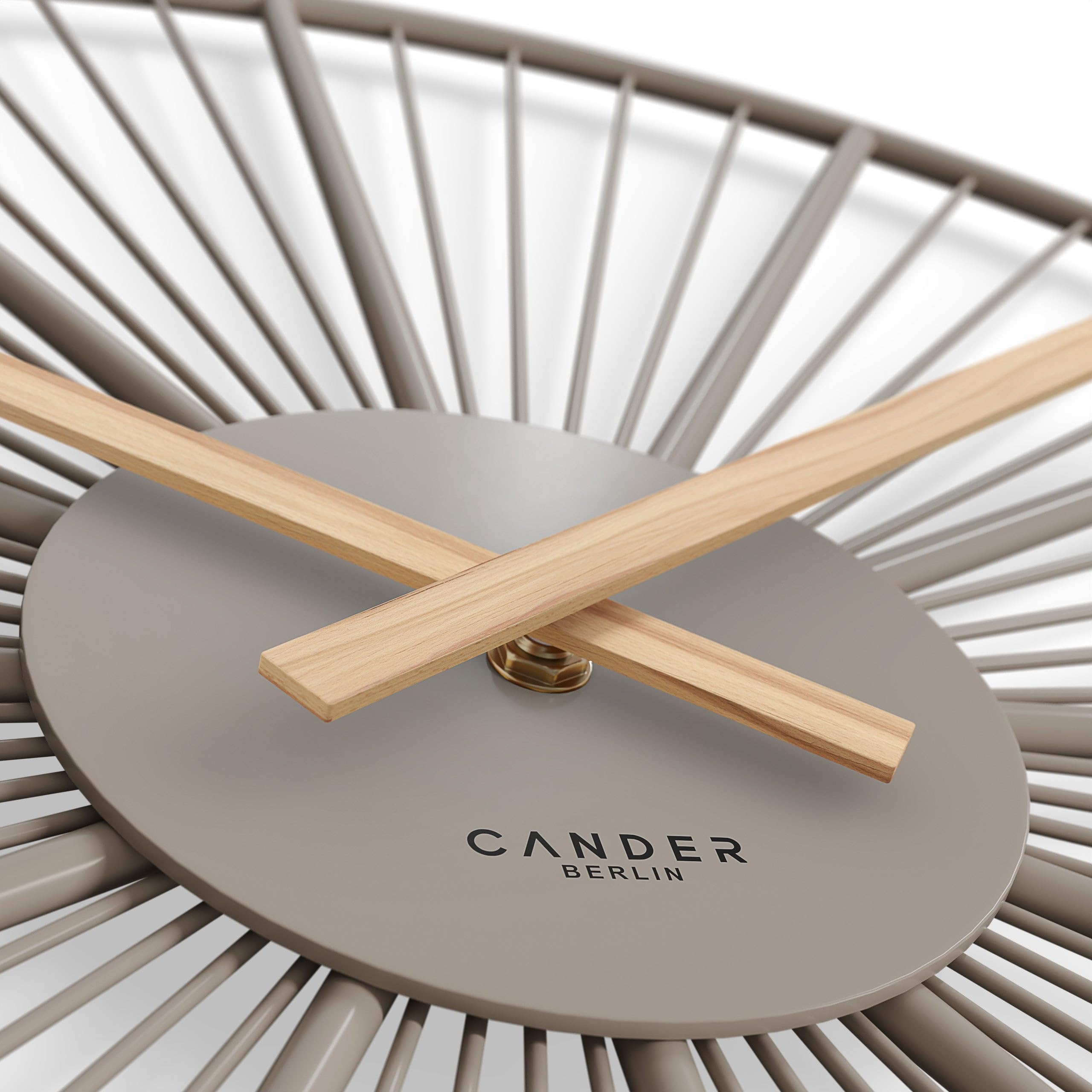 Cander Berlin BONARA XXL Wanduhr lautlos 50 cm Metall Holzzeiger ohne Ticken riesig groß modern warmgrau Wohnzimmer Küche Vintage