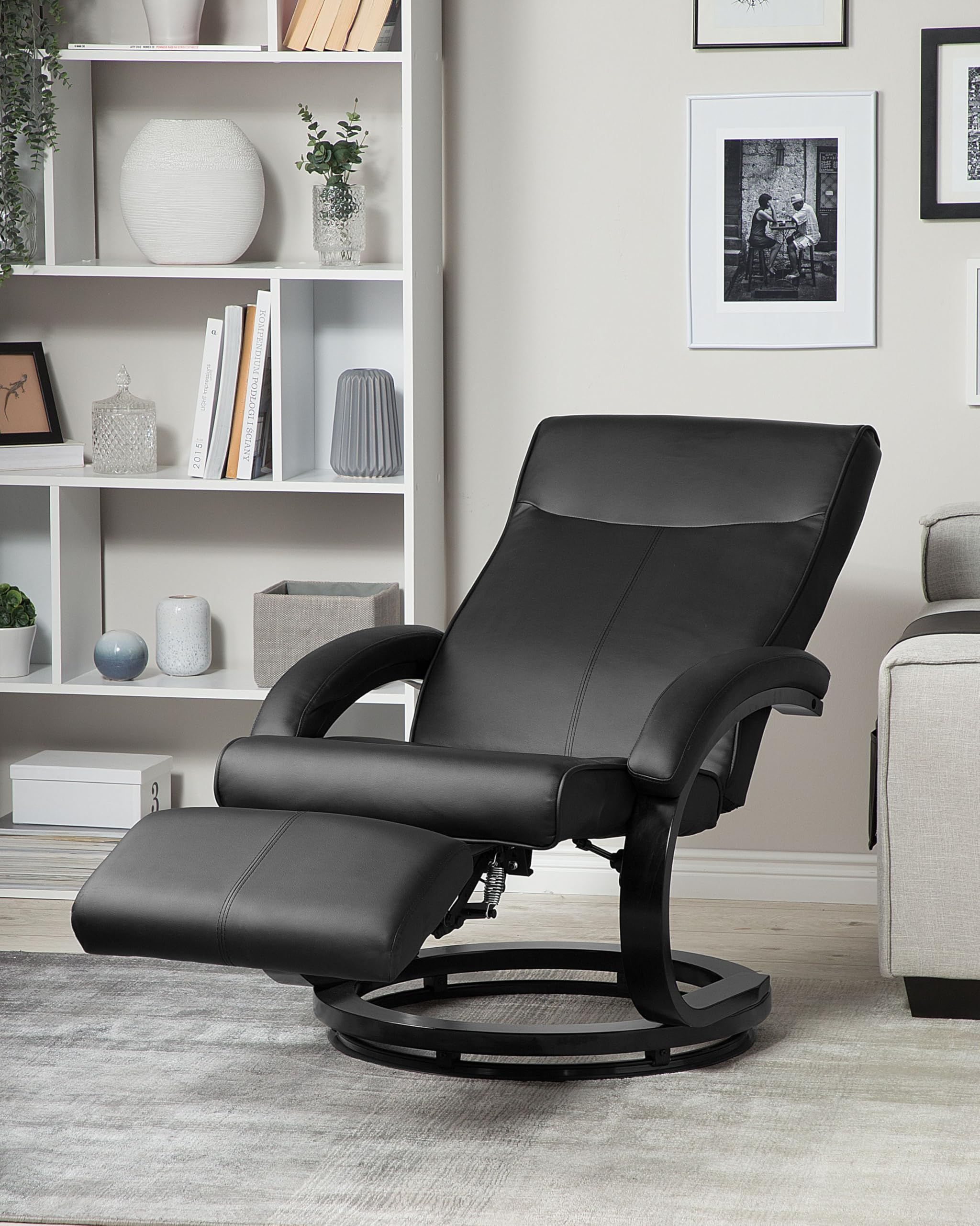 Beliani Fauteuil Inclinable en Cuir PU Noir avec Rembourrage Épais et Repose-Pied pour Salon au Design Moderne et Élégant