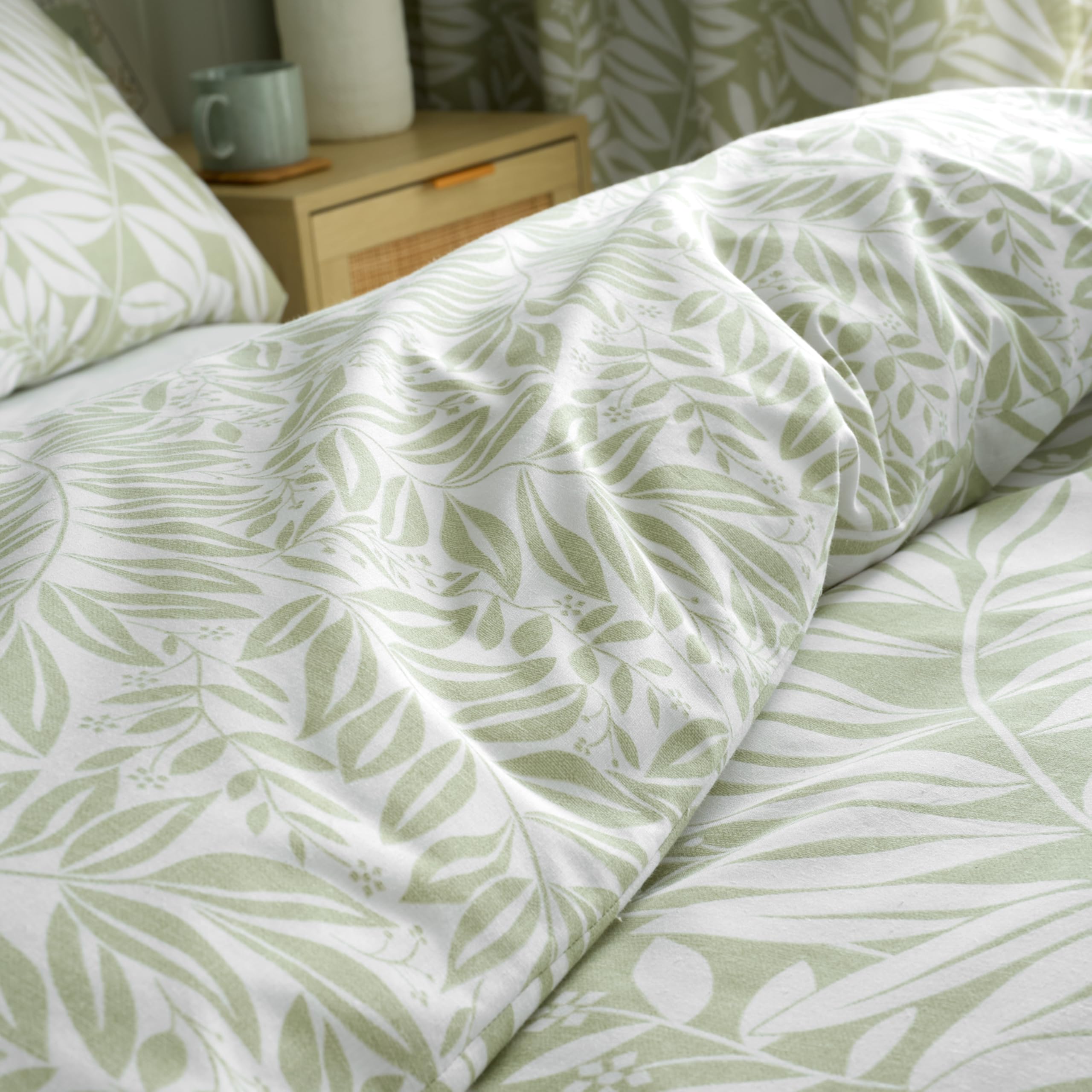 Catherine Lansfield Sorrel Leaf Reversible Single Duvet Cover Set including Pillowcases Green - Image 4