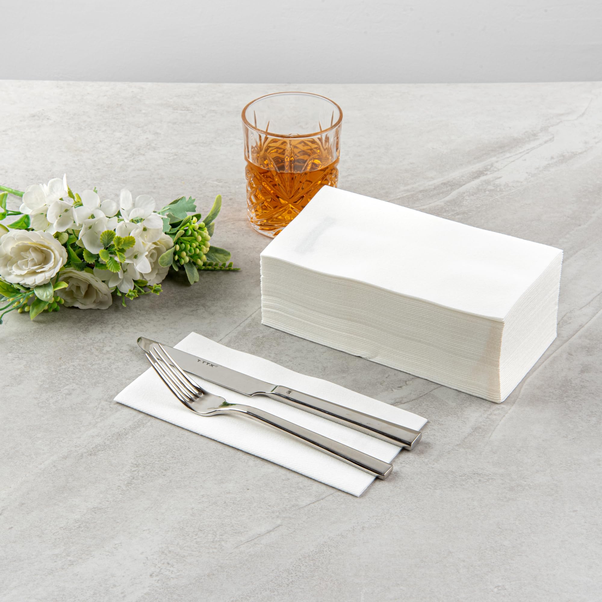 Luxenap - Toallas de invitados con tacto de lino de 15.8 x 7.9 pulgadas, 50 toallas de mano, pliegue de ¼, servilletas de papel blanco, desechables, para baños, cocinas y mesas Restaurantware