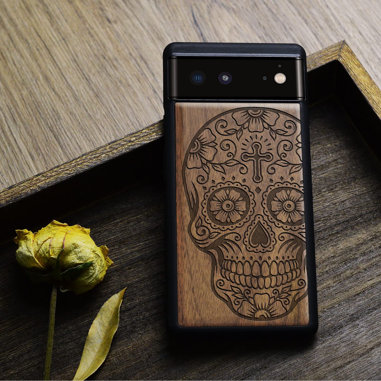 Carveit Custodia In Legno Naturale Per Google Pixel 6 Pro - Copertina Noce Con Farfalle Incise - TPU Morbido