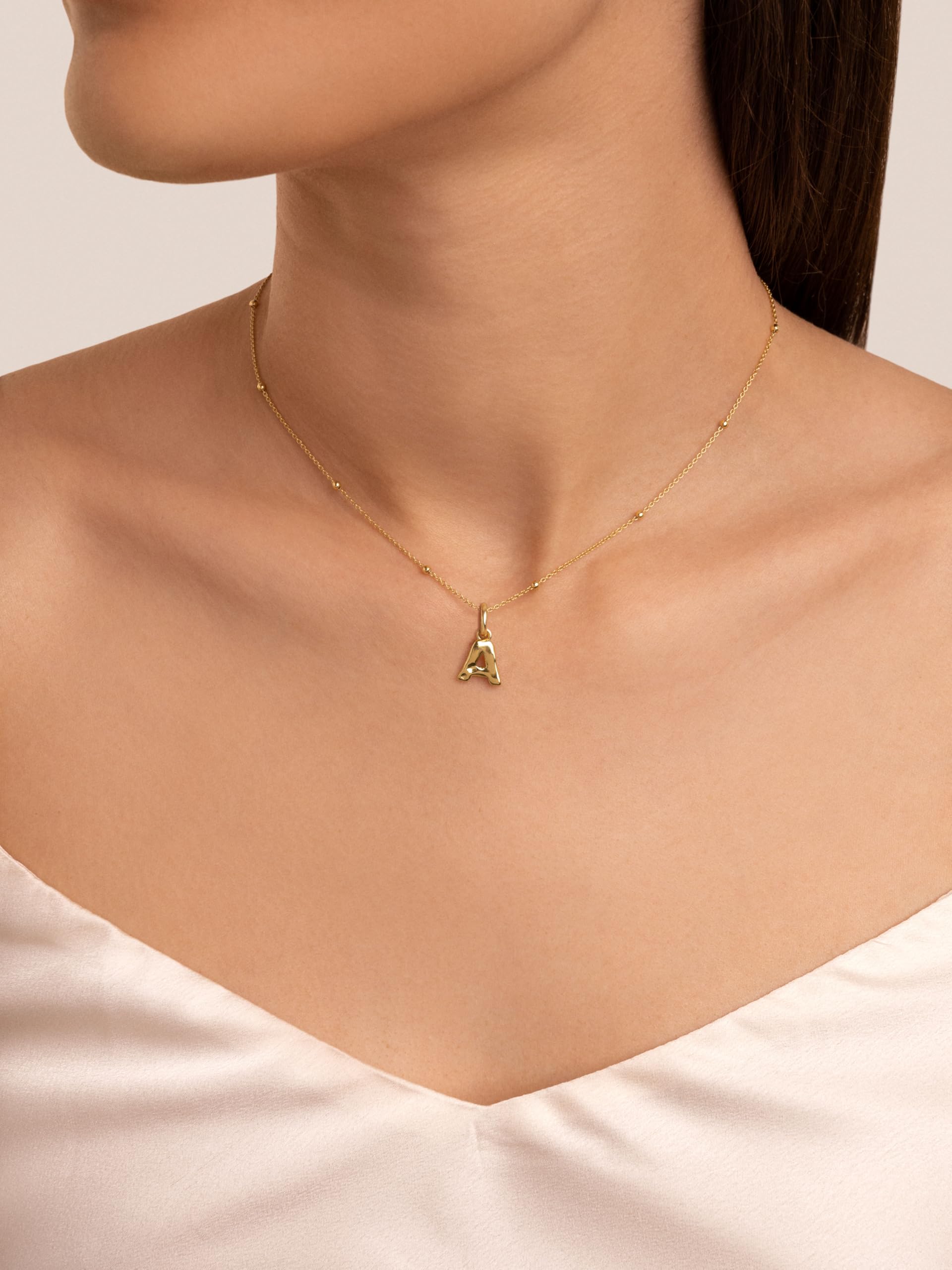 SINGULARU - Charm Letter Organic. Ciondolo con Iniziale in Argento Sterling 925 con Finitura Placcata Oro 18Kt. Abbinabile con Collana. Lettera A-Z