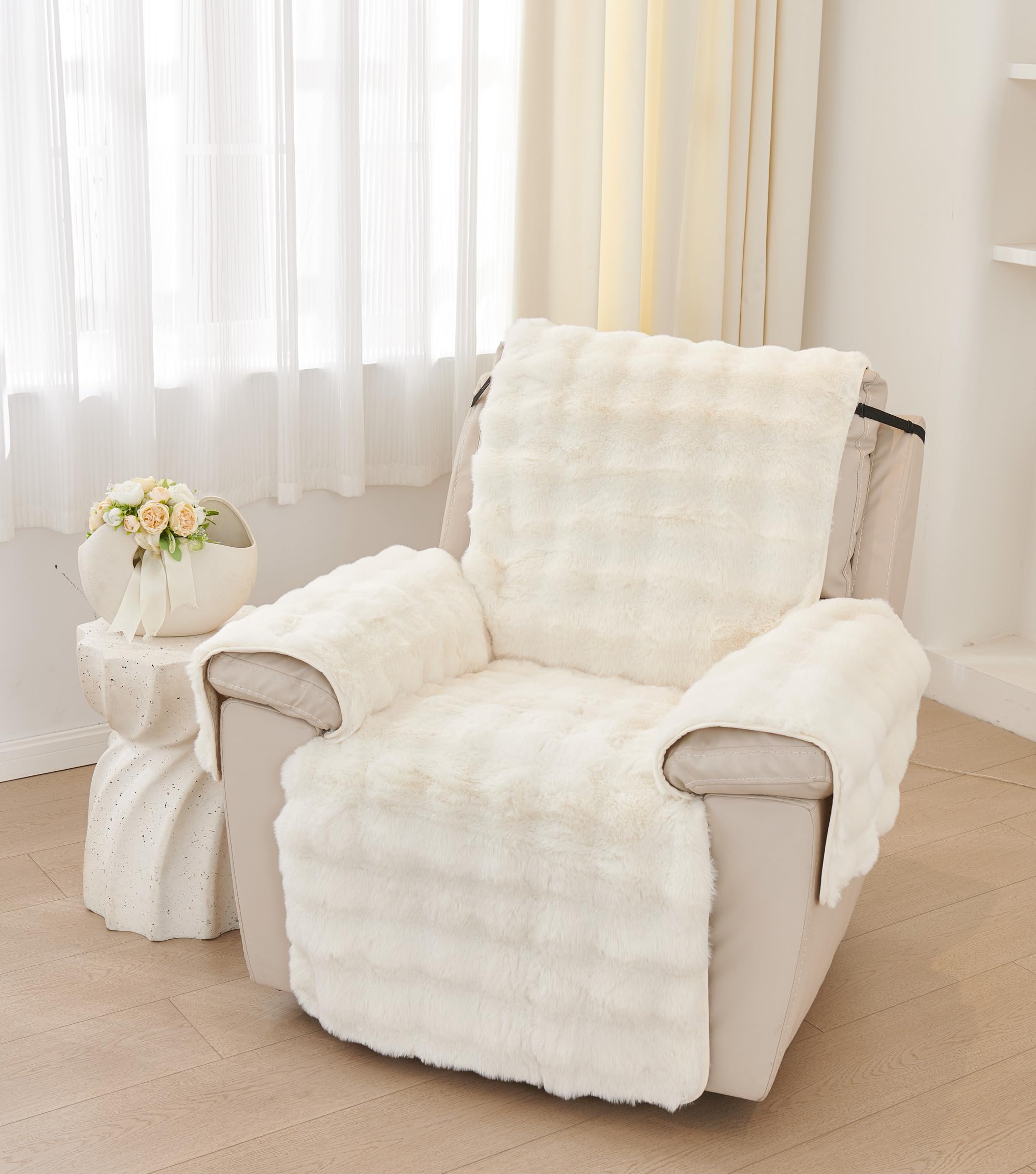 Ebeta Housse de Protection de Fauteuil en Peluche Douce, Housse d'accoudoir, Nouvelle Housse de Fauteuil antidérapante, Housse de Chaise de Relaxation Moelleuse en Fausse Fourrure (Blanc)