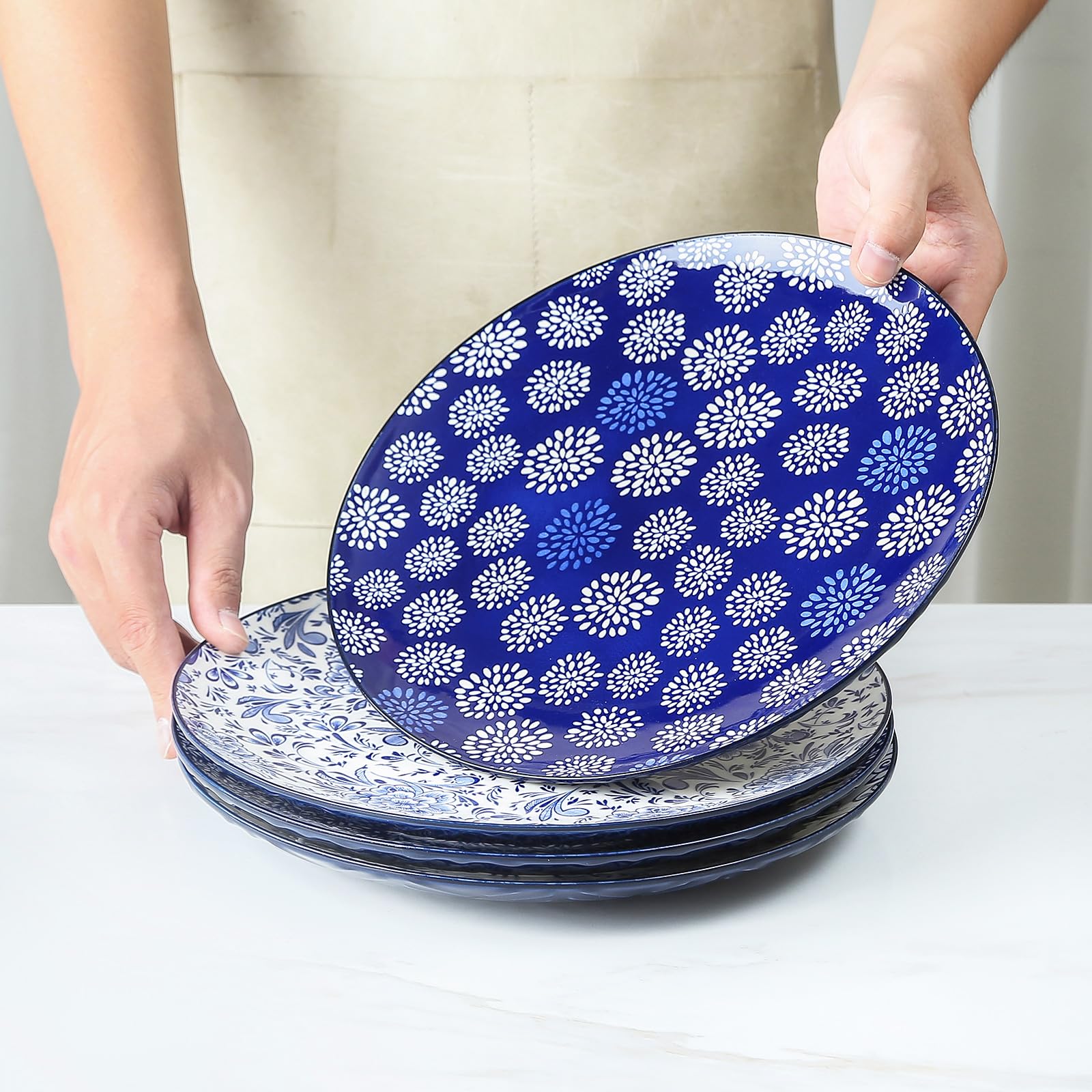 KitchenTour - Juego de 4 platos llanos de cerámica, platos grandes de ensalada de 10.5 pulgadas, platos para servir postres, pasta, filetes, lavavajillas y microondas