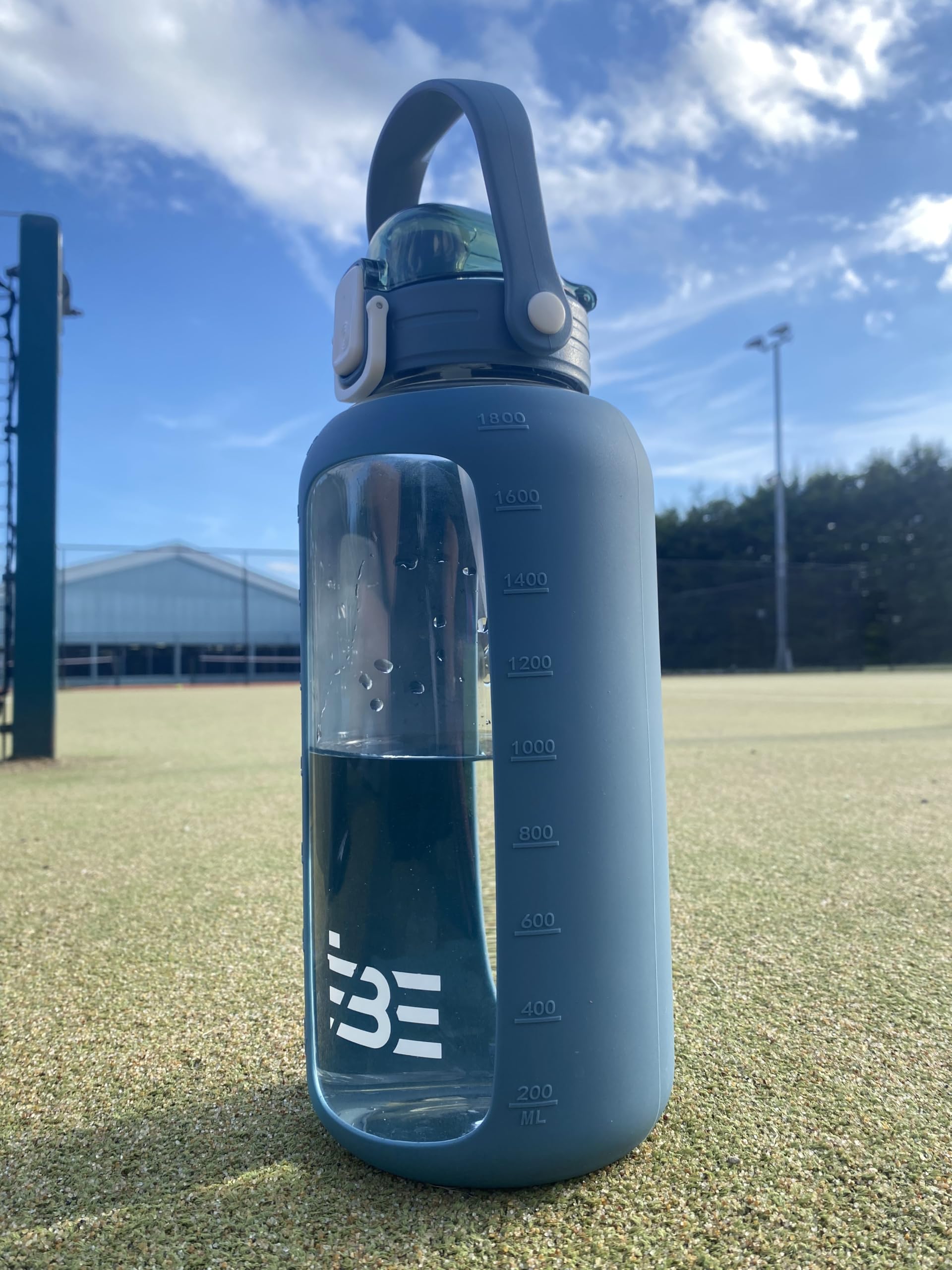 Be-Active Wasserflasche aus Glas mit 2,2 Litern und Trinkzeitanzeige – Borosilikatglas – Motivierende Flaschen – BPA-frei (Blau) Sport & Freizeit