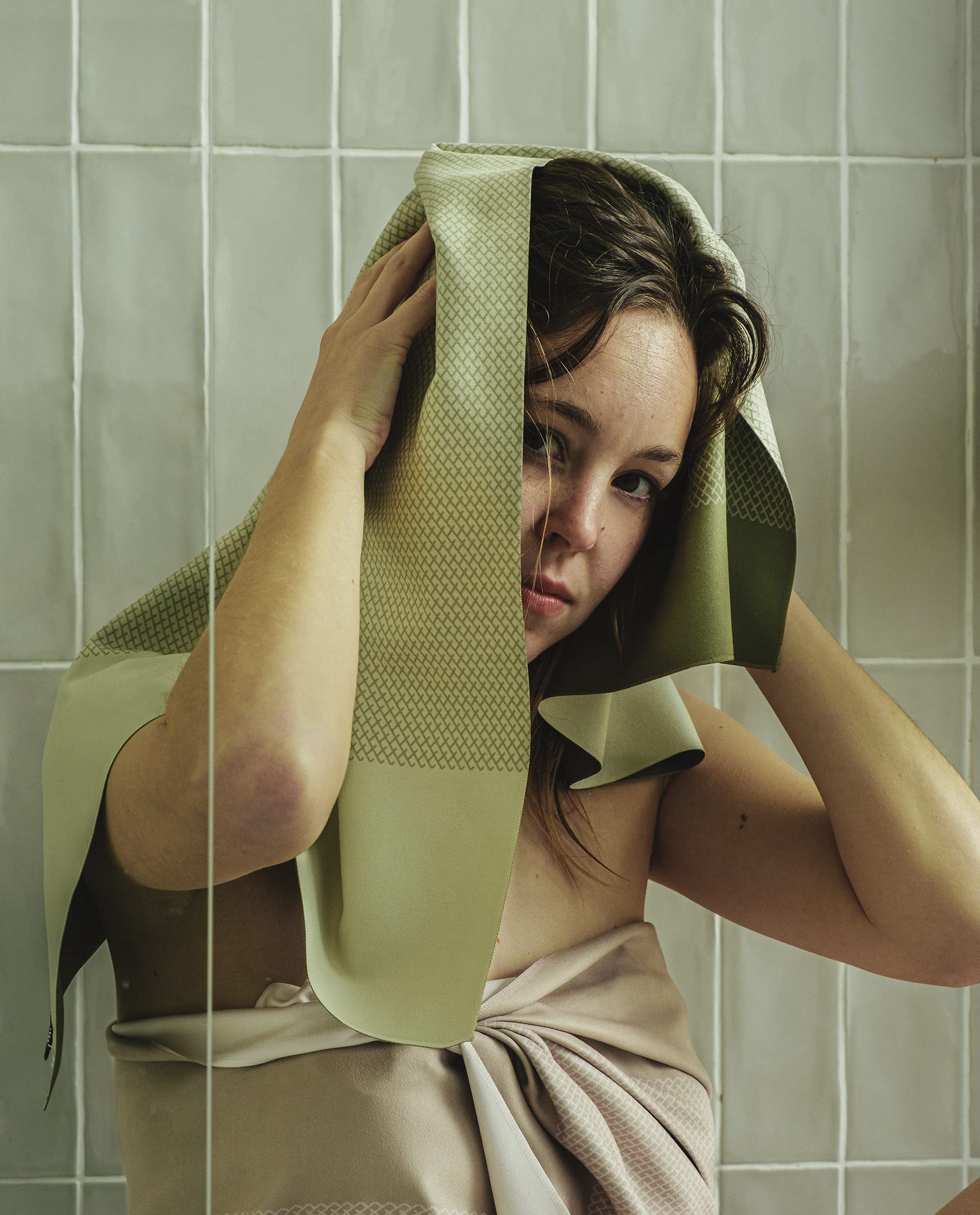 Arpe,Asciugamano in microfibra sostenibile e artigianale,Asciugamano sportivo per spiaggia, piscina o palestra,Asciugamano da bagno,ad asciugatura rapida,Eco Friendly,Olive Green (75x115)
