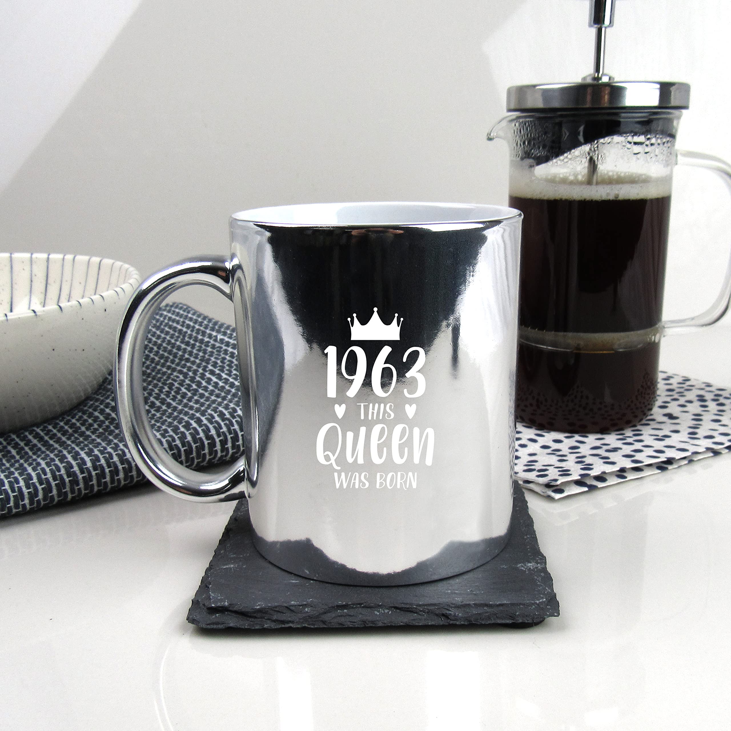 eBuyGB Engraved Metallic Shiny Silver Coffee Mug -1963 This Queen was Born Design - 350ml Tea Cup, 60th Birthday Gifts for Women, Her - Sixtieth Birthday Gift for Grandma, Mum, Sister, Auntie, Friend