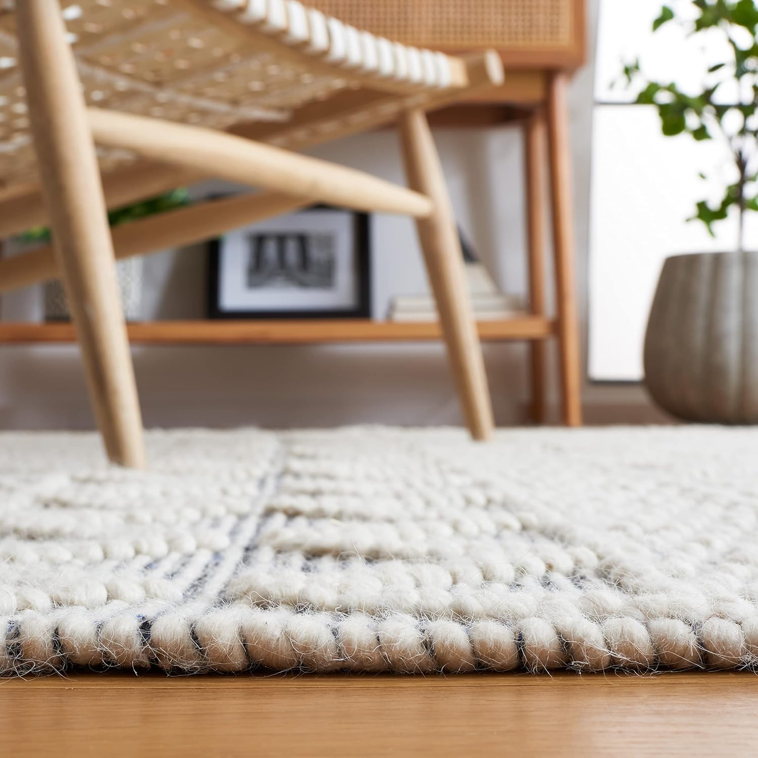 SAFAVIEH Vermont Collection Runner Rug - 2'3" x 8', Ivory & Blue, Handmade Wool & Cotton, Ideal for High Traffic Areas in Living Room, Bedroom (VRM251M)