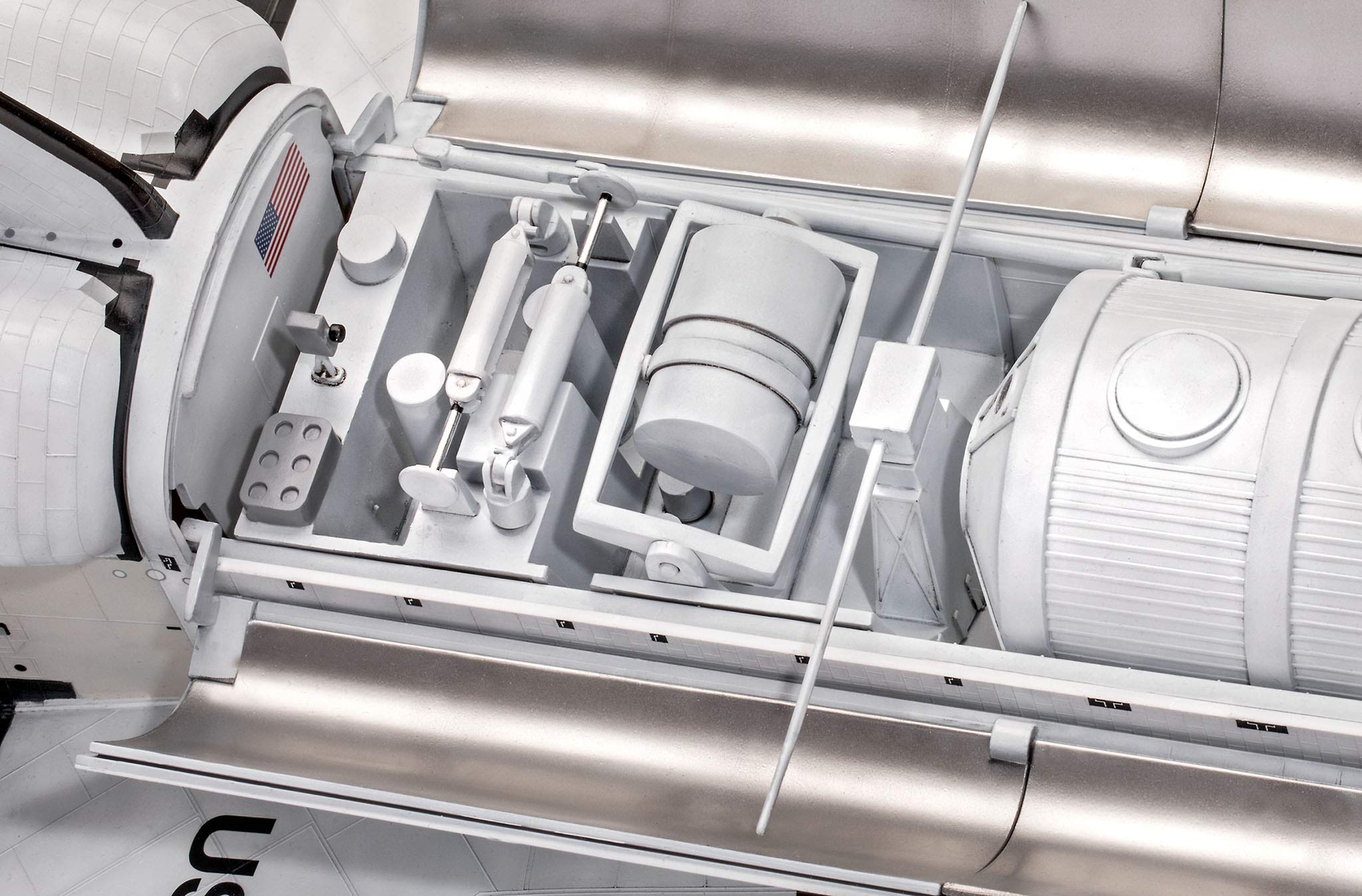 Revell 1/72 Space Shuttle 40th Anniversary Model Kit for Building - Image 5