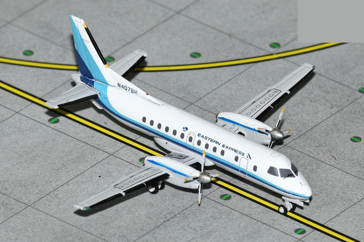 GeminiJets GJEAL1251 Eastern Express Saab 340A N407BH; Scale 1:400