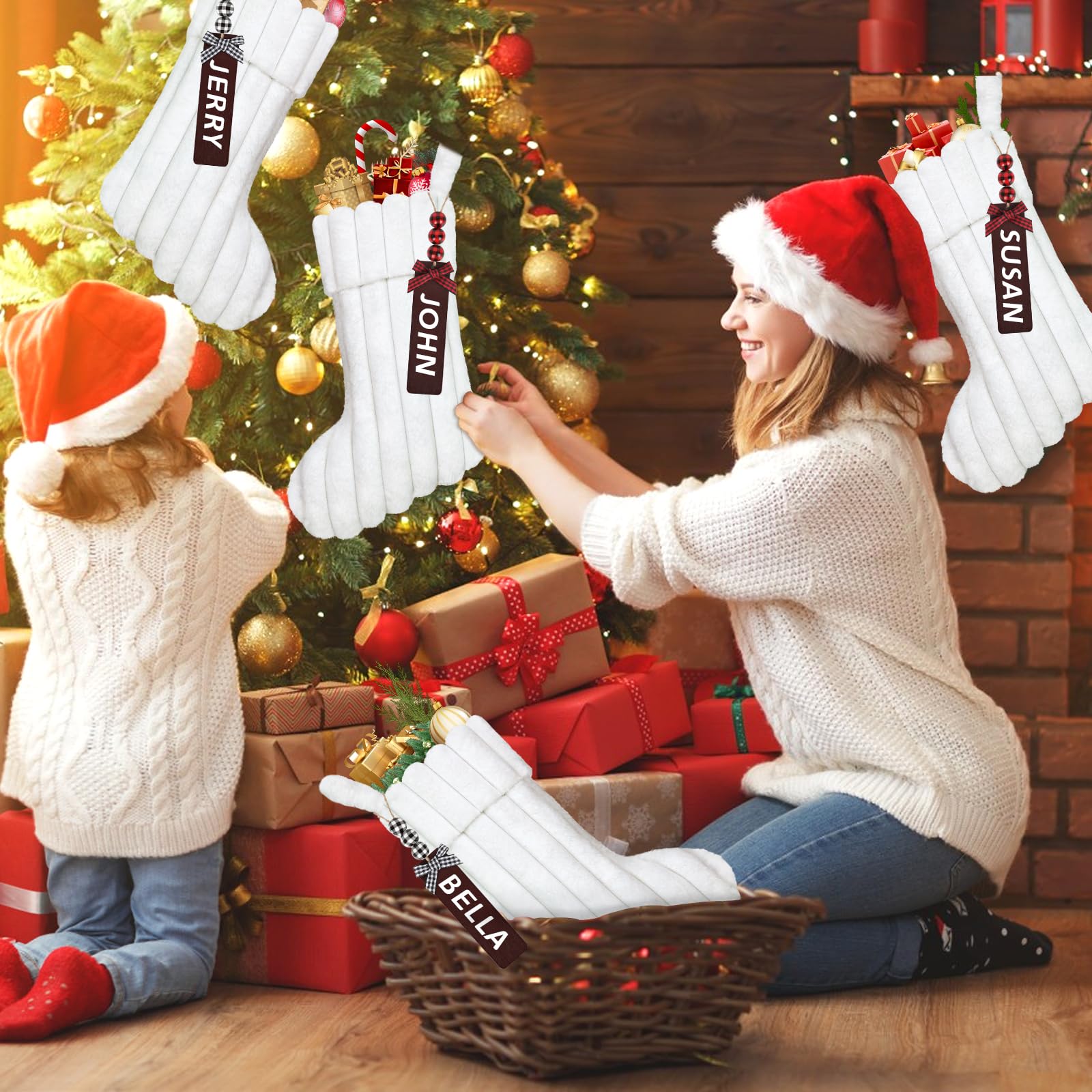LOMOHOO Lot de 4 chaussettes de Noël en fausse fourrure rayée - 45,7 cm - Grand sac cadeau de Noël à suspendre pour sapin de Noël, cheminée, décoration de fête de famille (blanc)
