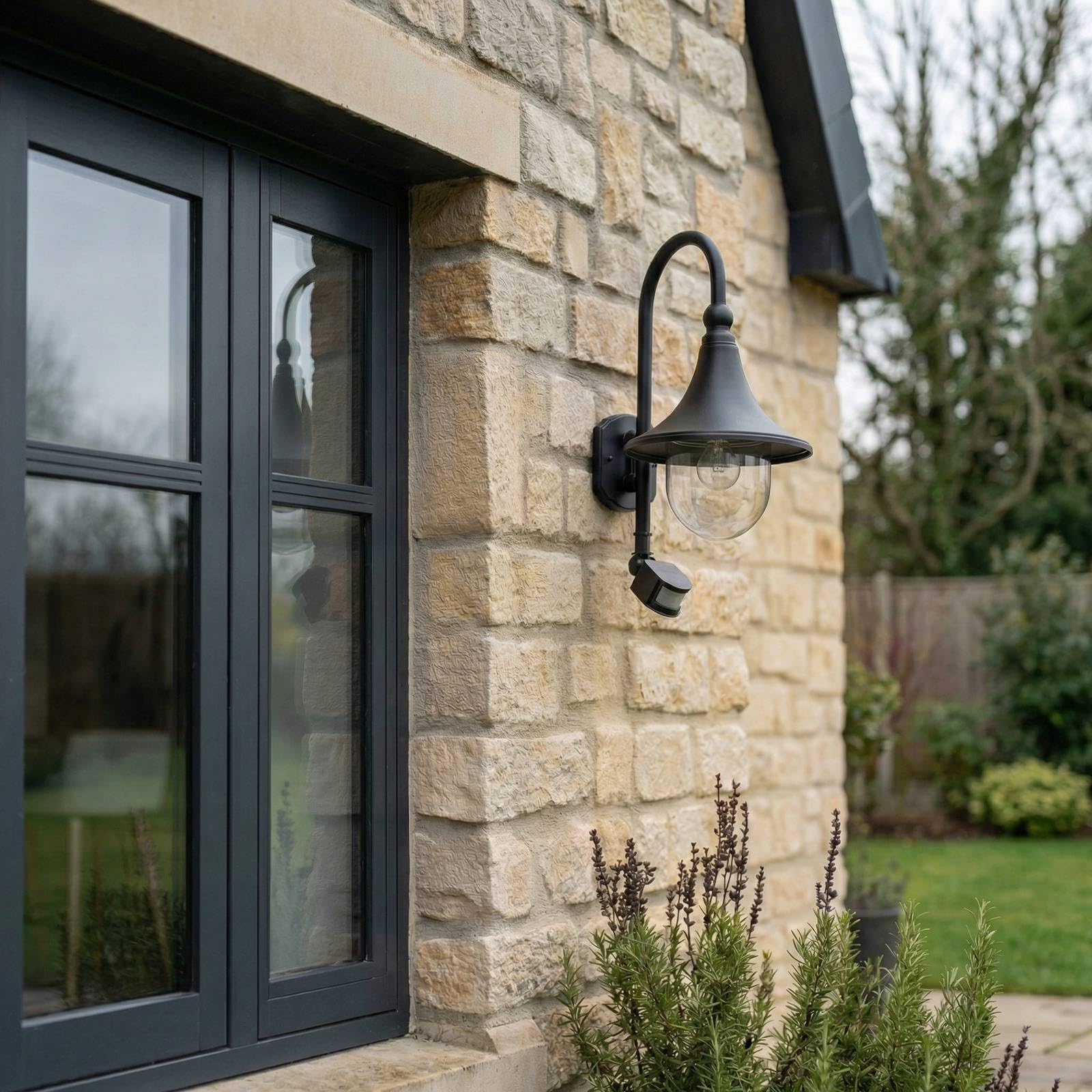 Lindby Applique extérieure Daphne à intensité variable (Moderne) en Noir Aluminium (1 lampe,à E27), pour mur extérieur/façade de maison terrasse und balcon