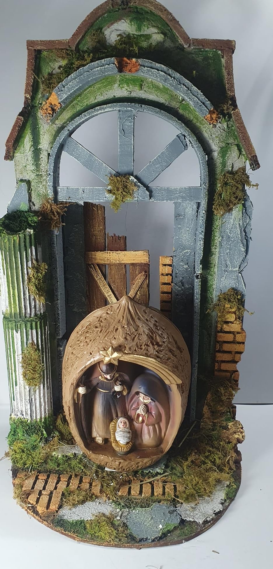 Tempel Krippe Durchmesser 20 Höhe 40 cm Holz und Kork mit Krippe 13 cm Harz Nussbaum Maria Josef