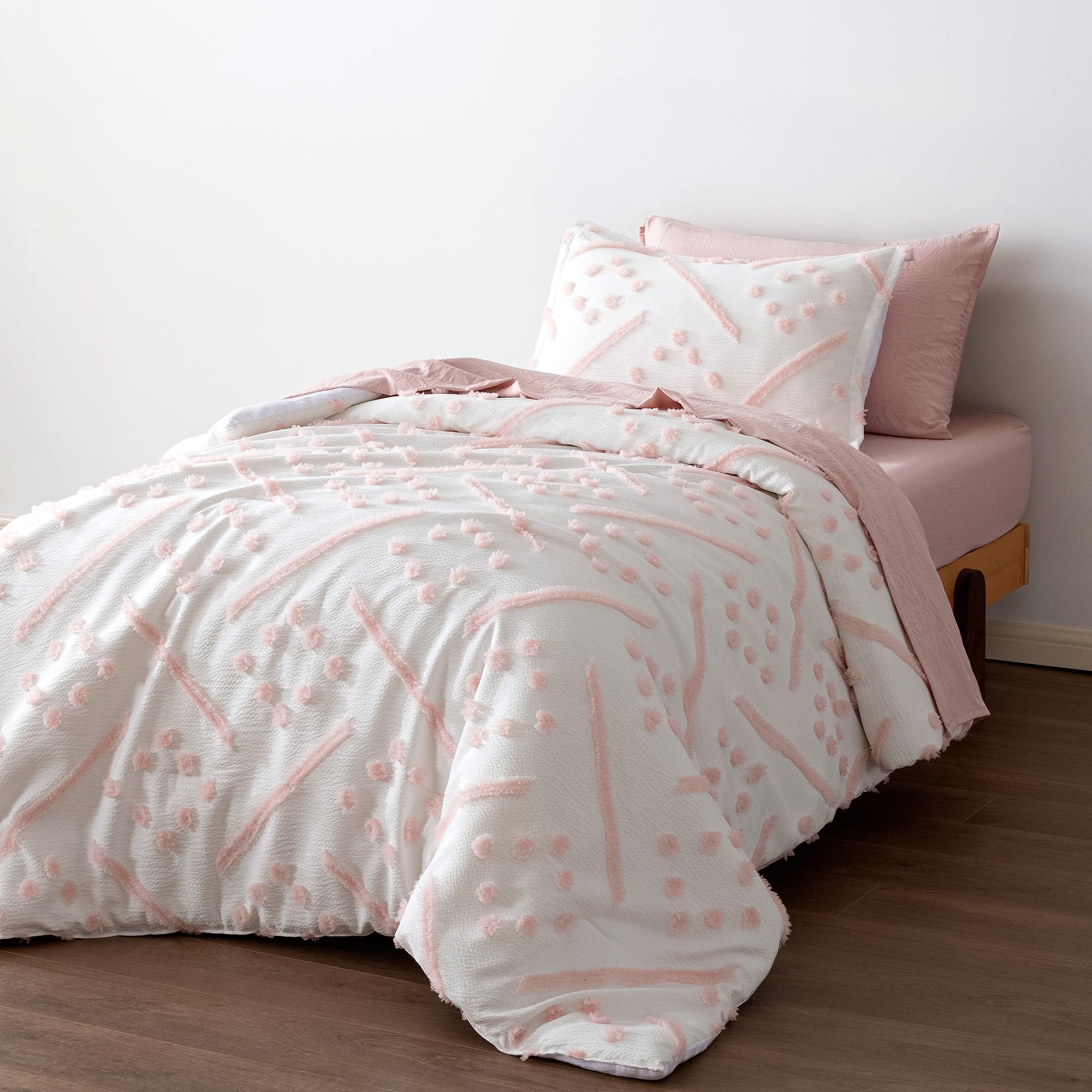 Amazon Basics 5-Piece Kids' Bed-in-a-Bag, Jacquard Microfiber Bedding Set with Comforter, Sheets, and Pillowcases, All-Season, Pink Tufted, Twin