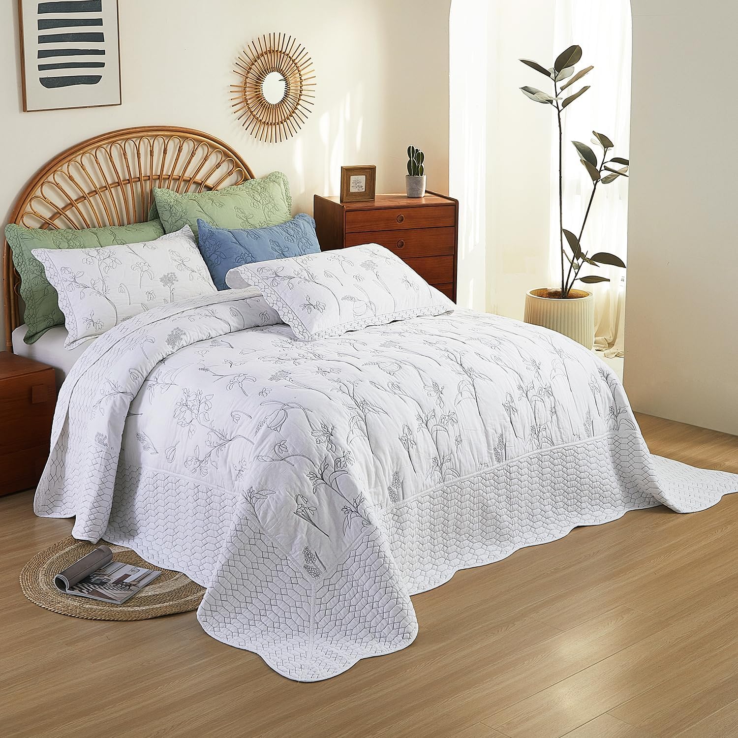 Cmfshape 100% Cotton Oversized King Bedspread,3 Pieces Floral Pattern Stitching Quilt Cal King Embroidery Bedding Set,Reversible Lightweight Soft Bedspread Coverlet for All Season(White 114"x102")