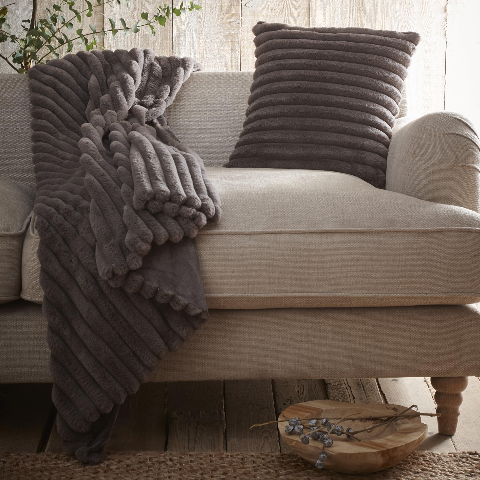 Appletree Faux Fur Throw, Charcoal Grey, 180x130cm, Soft Plush Blanket for Sofa or Bed, Luxury Rabbit Fur Imitation - Image 2