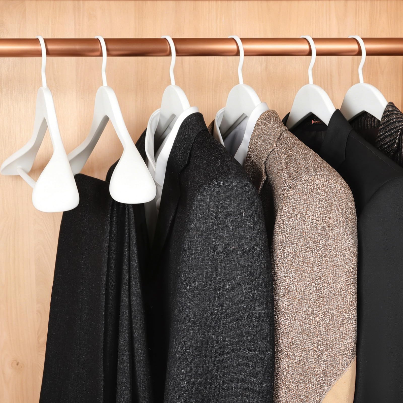 TOPIA HANGER CT02W Kleiderbügel aus Holz, glänzend, mit extra breiten Schultern, dickere, weiße Haken und Anti-Rutsch-Stange, geeignet für Mantel, Anzug, Kleid, Jacke, schweres Tuch, 6 Stück