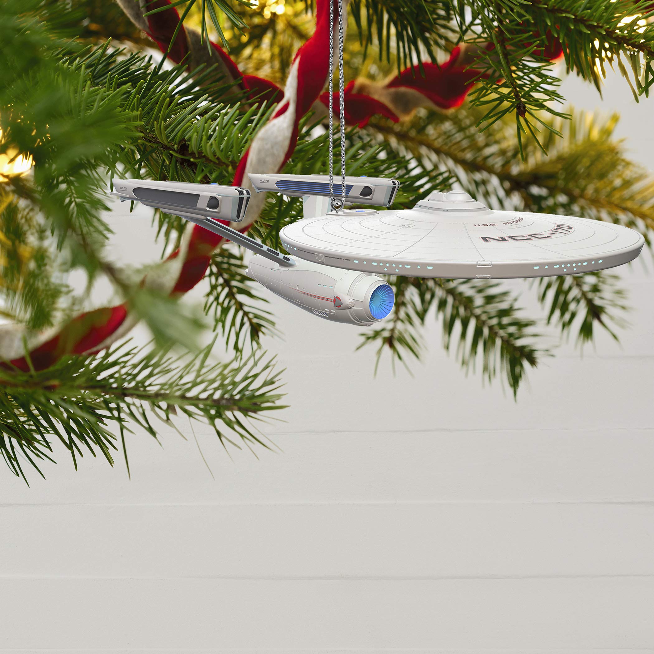 Hallmark Decorazione Natalizia 2019: Radio Rossa Con Luci E Suoni | Ornamento Per Albero Con Melodie E Pubblicità Del Polo Nord