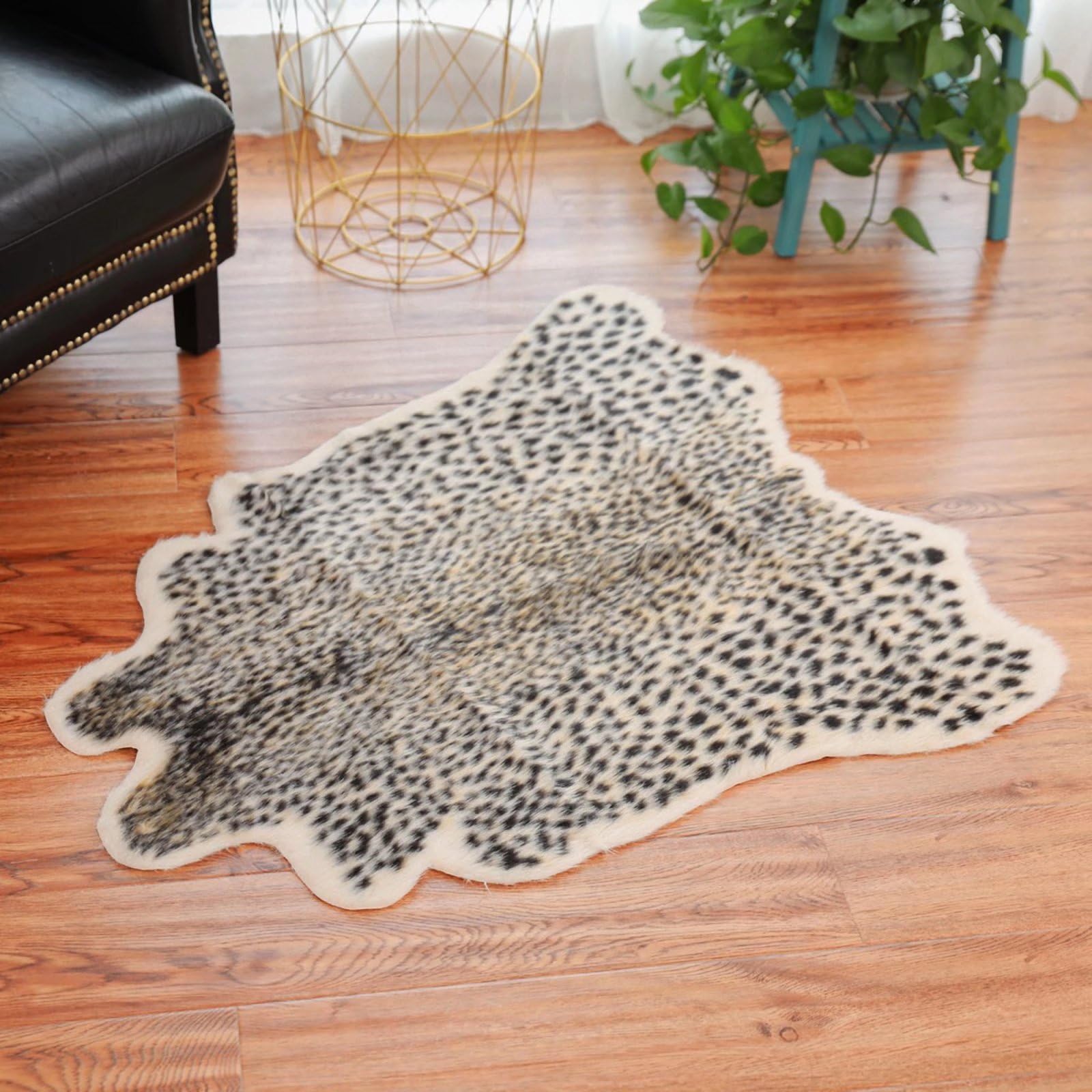 Grand tapis en cuir synthétique motif léopard Noir/marron 152 x 200 cm