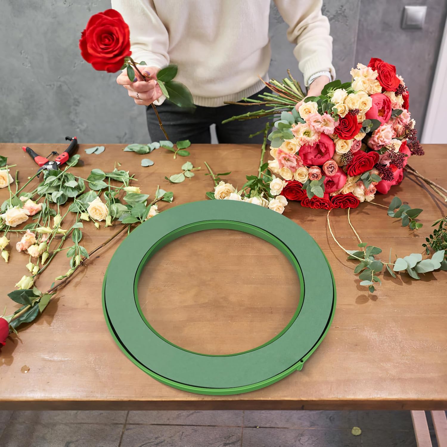 Yardwe Floral Foam with Sucker, 16.5 Inch Round Floral Wet Foam Ring with Reusable Base for DIY Flower Arrangement, Fresh & Silk Flowers, Wedding Car Decoration, Green