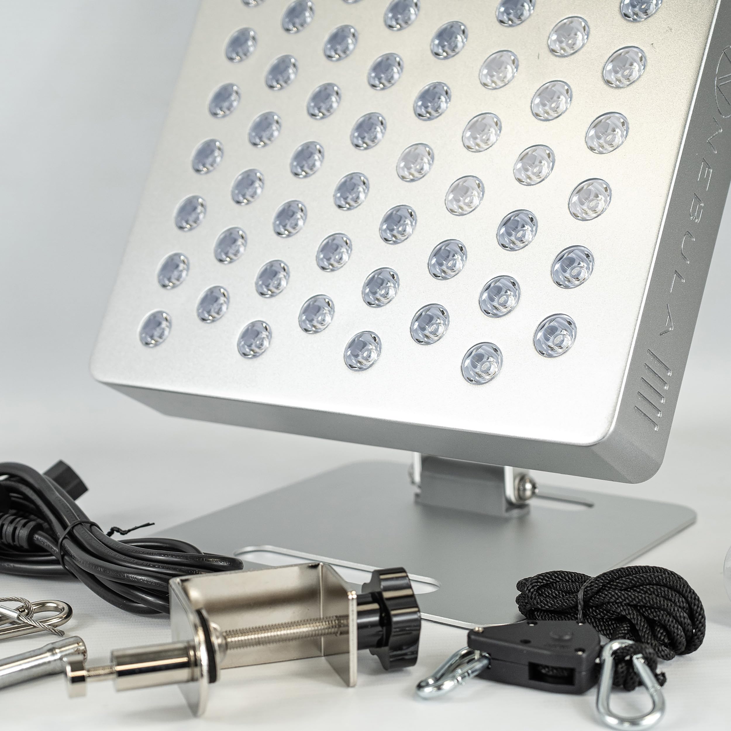 Nebula Dispositivo De Fototerapia 400W En Rojo Platino E Infrarrojo Cercano: Brazo De Escritorio Ajustable, 80 LED De Alta Intensidad Con Doble Pico De Longitud De Onda De 630nm A 850nm