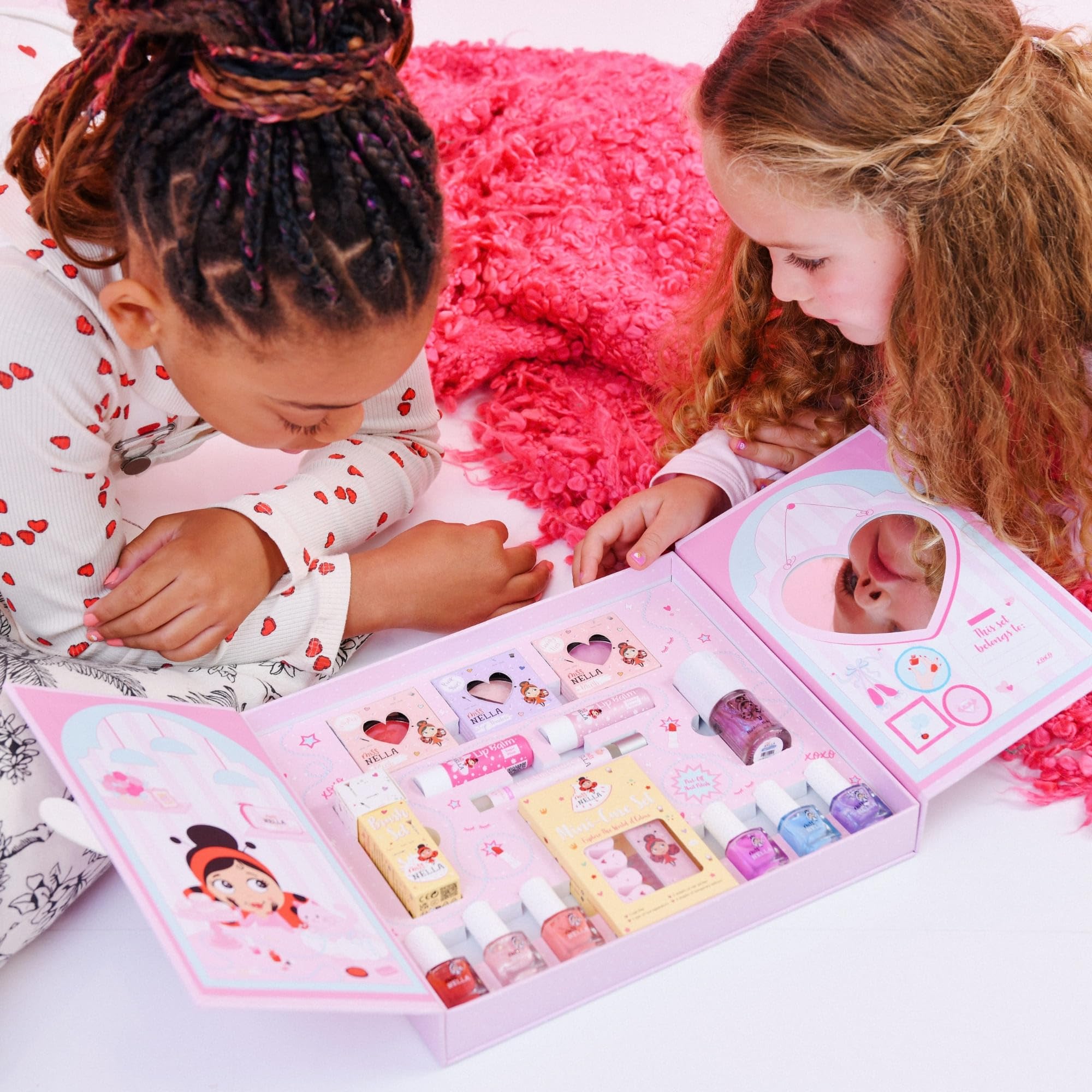 Miss Nella Sparkle & Glow Studio, Ungiftiges Kinder-Kosmetikset mit Peel-Off Nagellack, Lipbalm, Glitzer, 29 x 25 x 4 cm