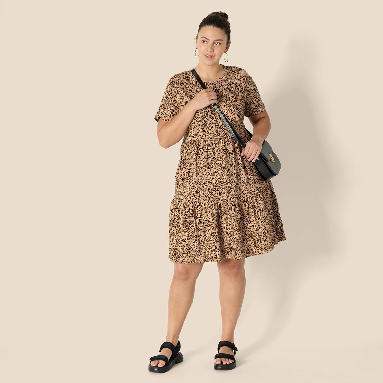 Amazon Essentials Women's Short-Sleeve Crewneck Tiered Dress - Image 4