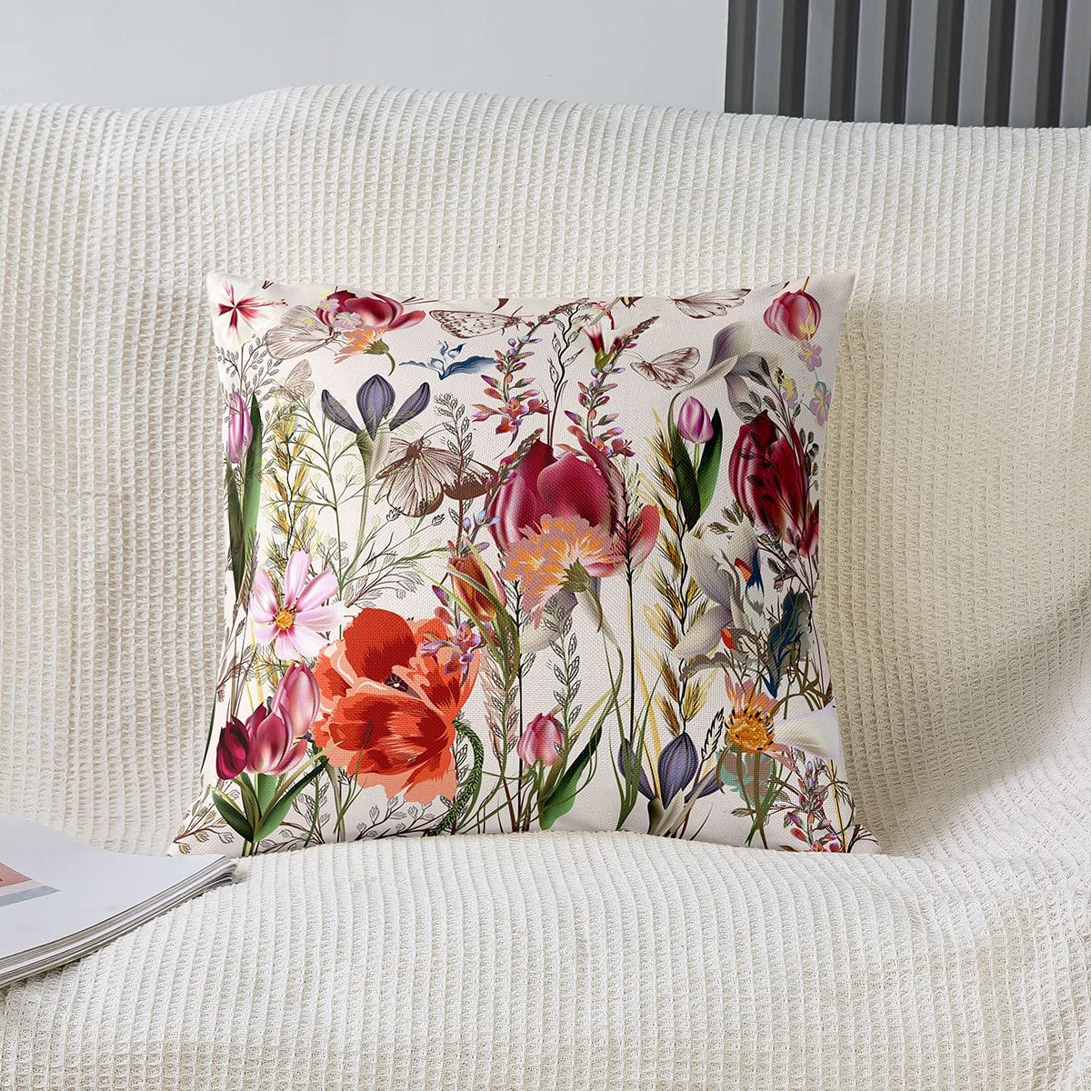 Set Di 2 Federe Per Cuscini Pasquali 50x50 Cm: Motivo Floreale Acquerello Con Tulipani E Farfalle (Cotone E Lino)