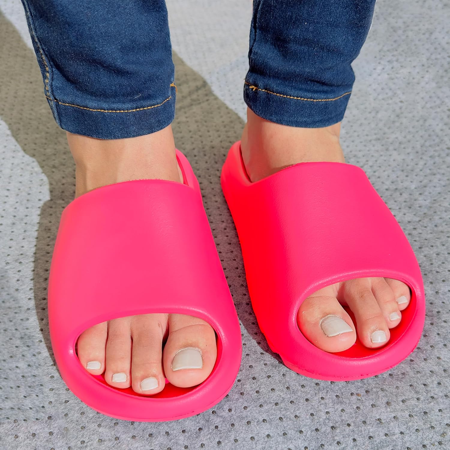 Chinela Nuvem Confortável EVA Original Unissex Leve Mácia Retrô Yezee Sandália Slide Ortopédico em promoção! Veja a oferta e mais achadinhos de Chinelos & Pantufas 5 Hoje é o melhor dia para comprar Chinela Nuvem Confortável EVA Original Unissex Leve Mácia Retrô Yezee Sandália Slide Ortopédico com aquele preço maroto! Promoção! Aproveite a oferta! 5