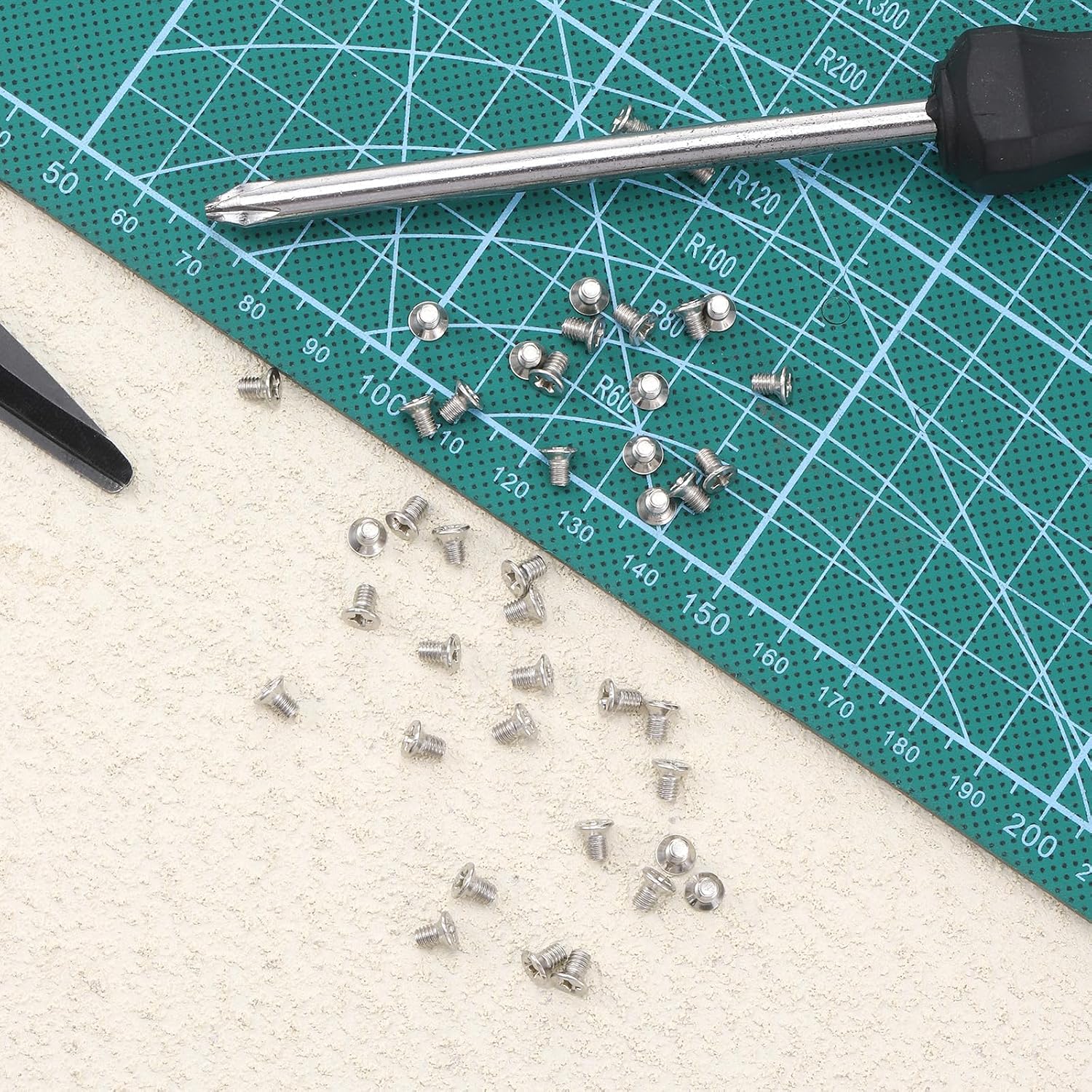 Hard Drive Screws, 50PCS SSD Screws M3 X 5mm Flat Phillips Head HDD Screw Hard-Drive-Mounting-Screw for Computer Pc Laptop Motherboard Case, 2.5" Silver