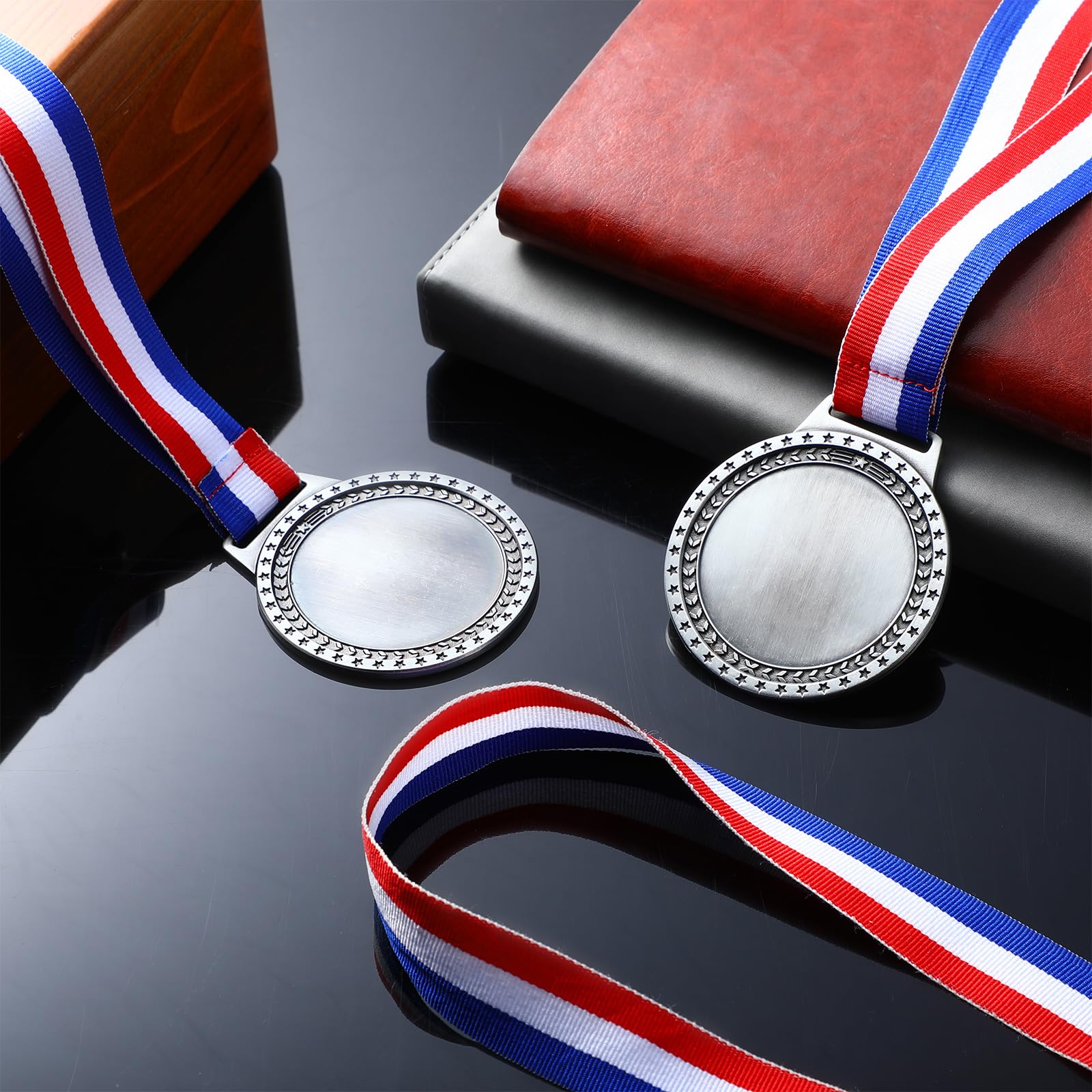 Sasylvia Medaglie vuote con nastri per il collo Crea le tue medaglie Kit Cheer Vincitore Partecipazione Trofeo Regali in Metallo per Calcio Calcio Partito Gioco di Calcio