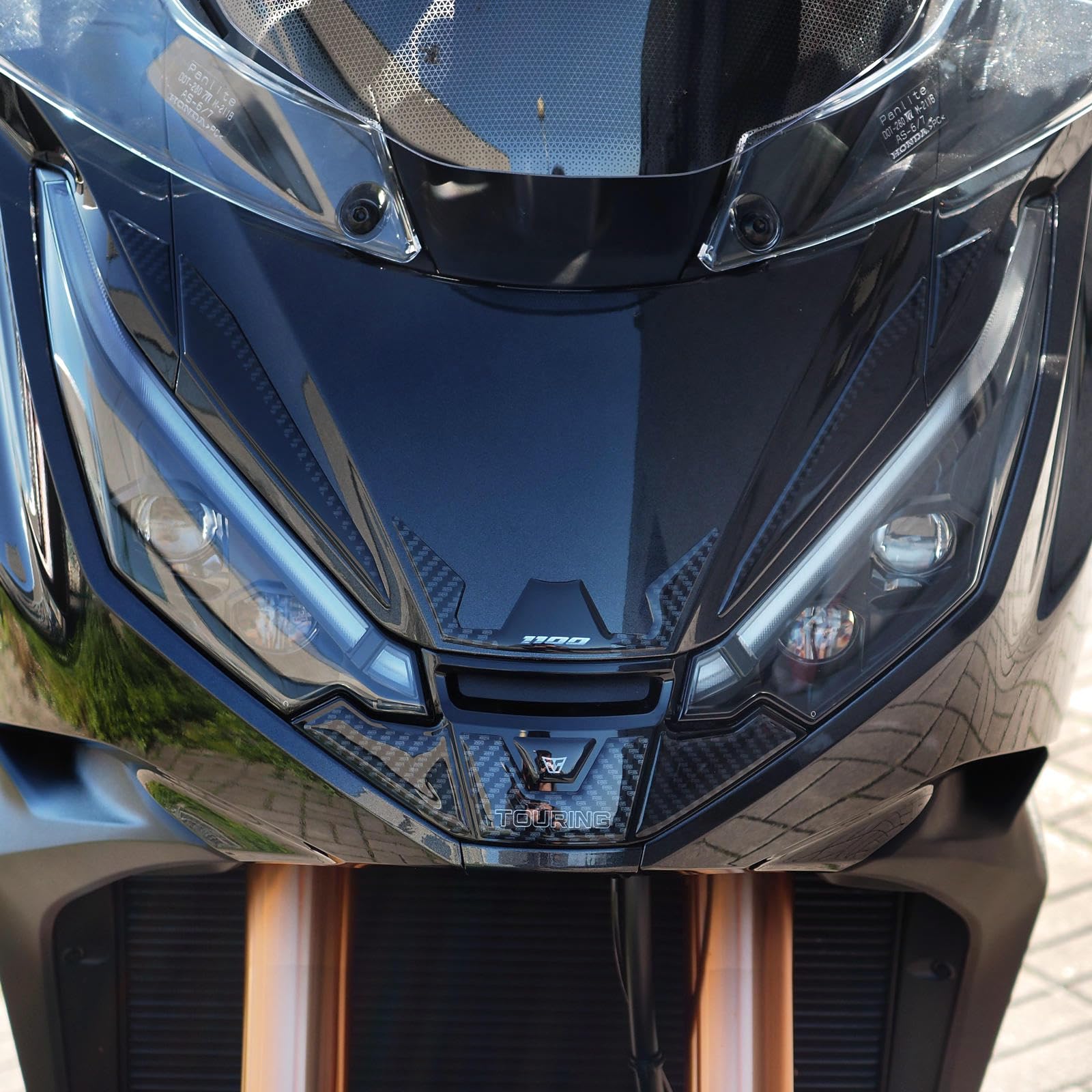 Resin Bike Naklejki Moto kompatybilne z Honda NT 1100 2025-2026. Chronią Przednia kopuła przed uderzeniami i zadrapaniami. Naklejki żywiczne z efektem 3D - wyprodukowane we Włoszech