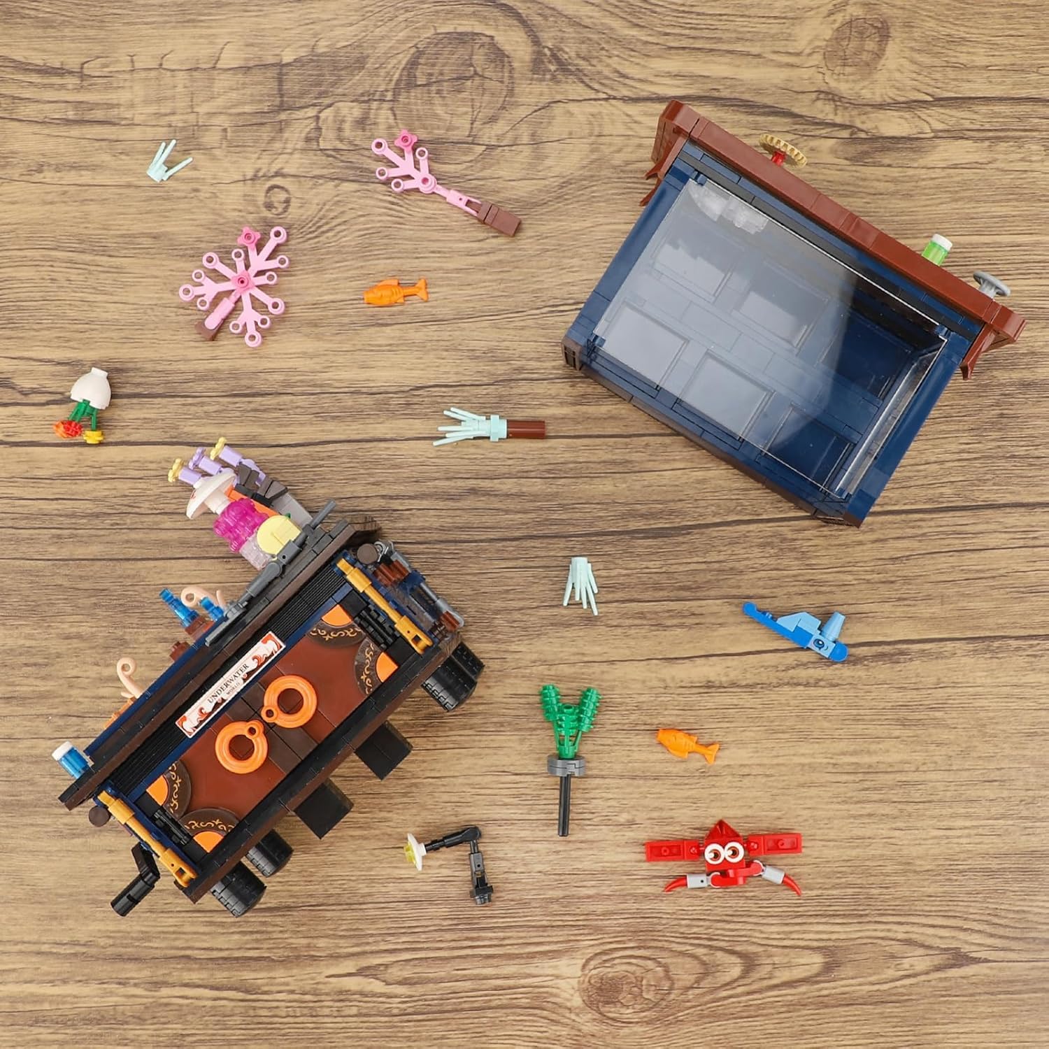 Fish Tank Building Block Set for Adult, Linkable Mechanical Aquarium Building Brick Set Toy with Ocean Animal for Home Decor, Compatible with Lego, Gift for Adults, Kids, Boys and Girls 8-12 (1053PCS)