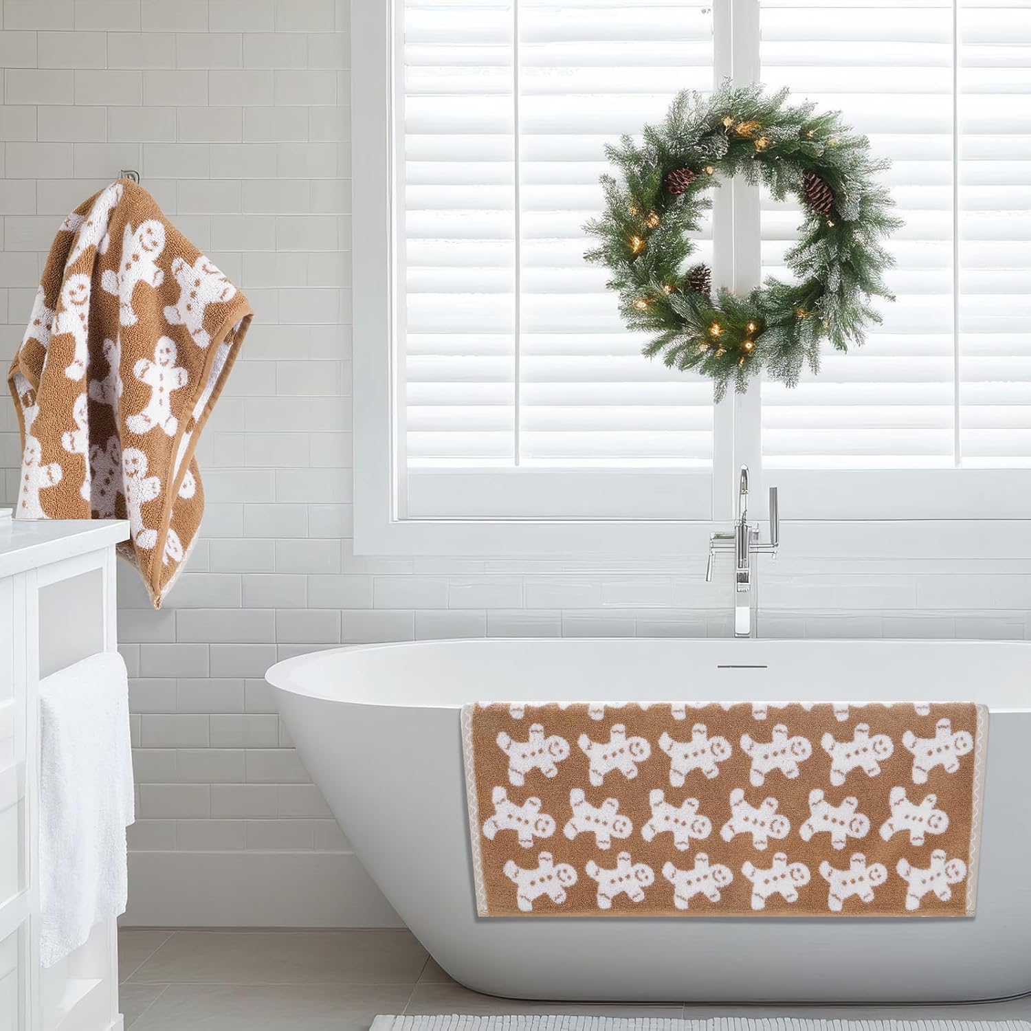 Shemilly 2pcs Christmas Hand Towels Brown Xmas Gingerbread Jacquard Hand Towel for Bath 100% Cotton Thick Soft Bathroom Kitchen Decorative Set for Christmas Winter Holiday Decor Gift,18 x 28 Inch