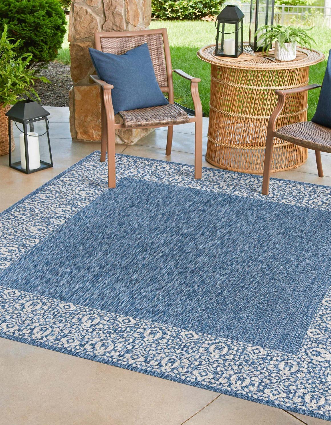 Unique Loom Outdoor Border Collection Area Rug - Floral Border (10' 8" Square, Blue/ Ivory)