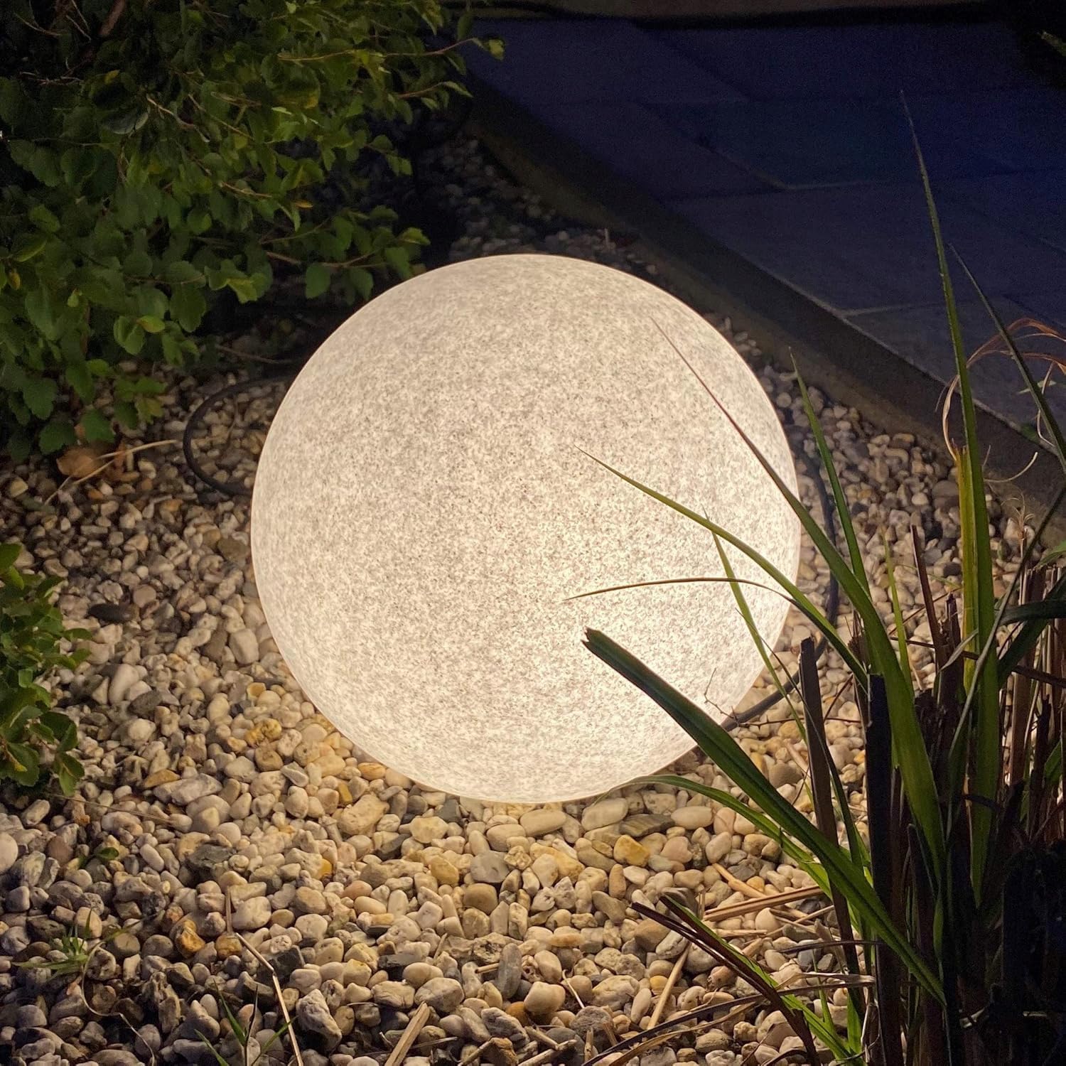 Stone IP65 Kugelleuchte für Garten - 40 cm Kugel Außenleuchte Naturstein Optik - E27 230V - winterfest - Erdspieße (Ø 40 cm)